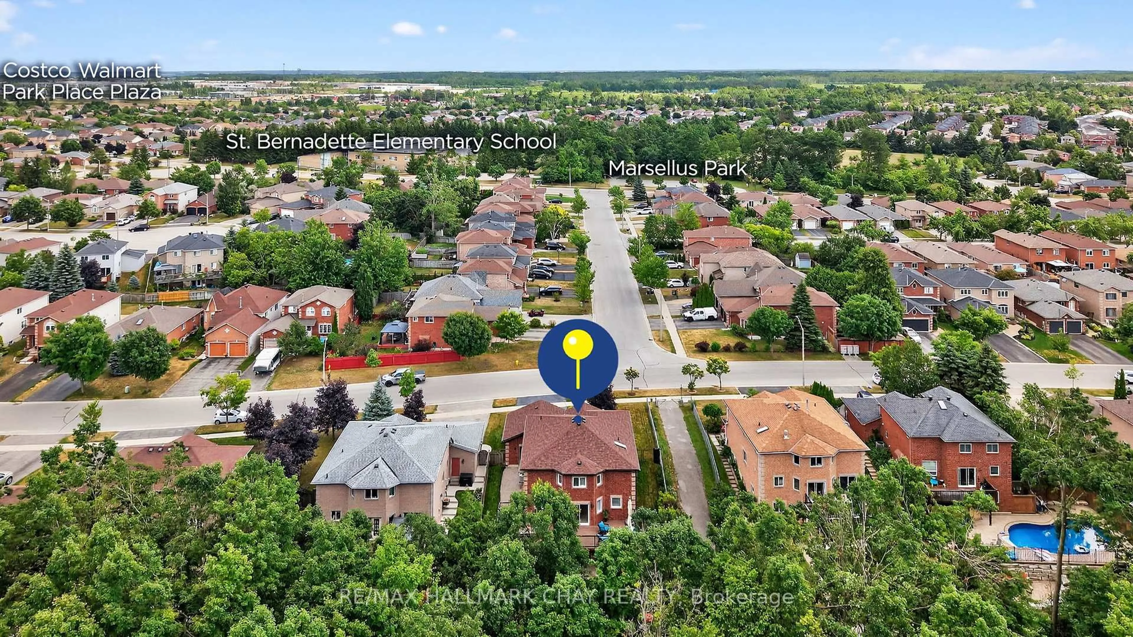 A pic from outside/outdoor area/front of a property/back of a property/a pic from drone, street for 32 Holly Meadow Rd, Barrie Ontario L4N 0E2