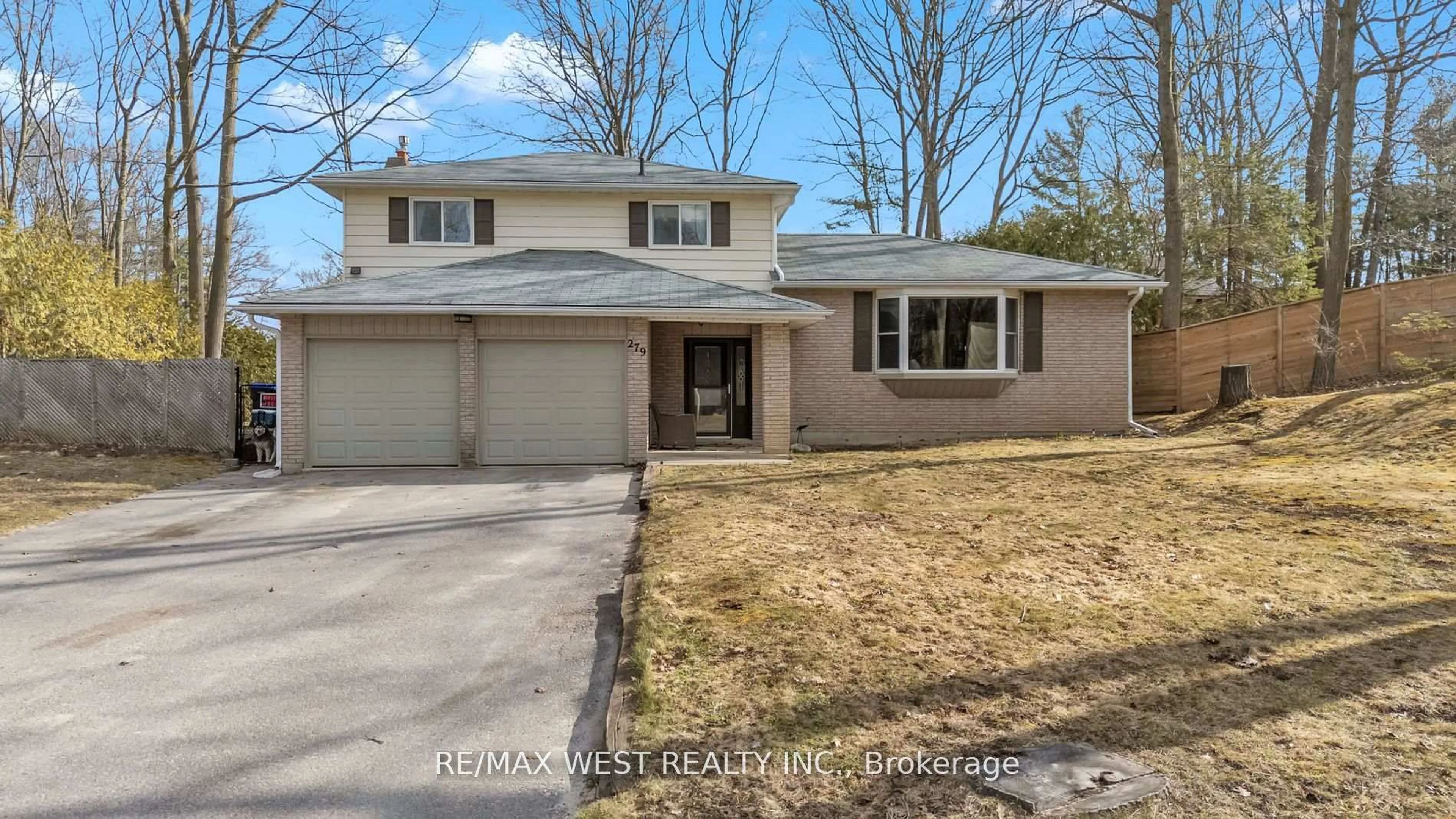 Home with brick exterior material, street for 279 Sunnidale Rd, Wasaga Beach Ontario L9Z 2T4