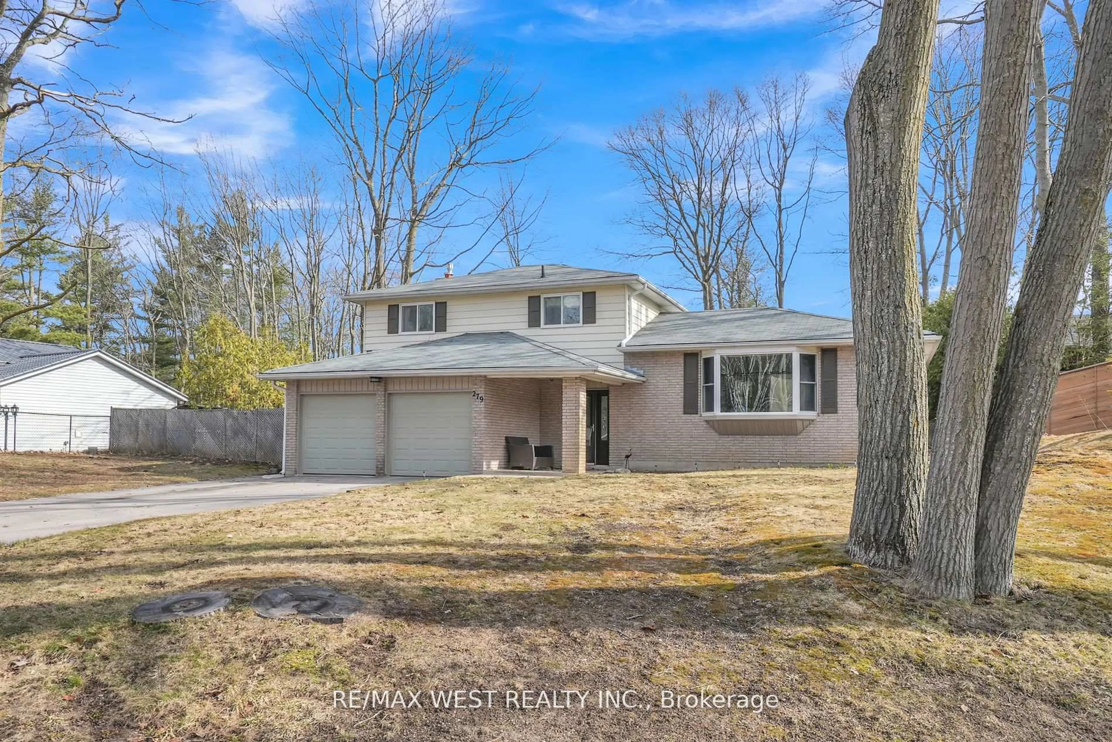Home with brick exterior material, street for 279 Sunnidale Rd, Wasaga Beach Ontario L9Z 2T4