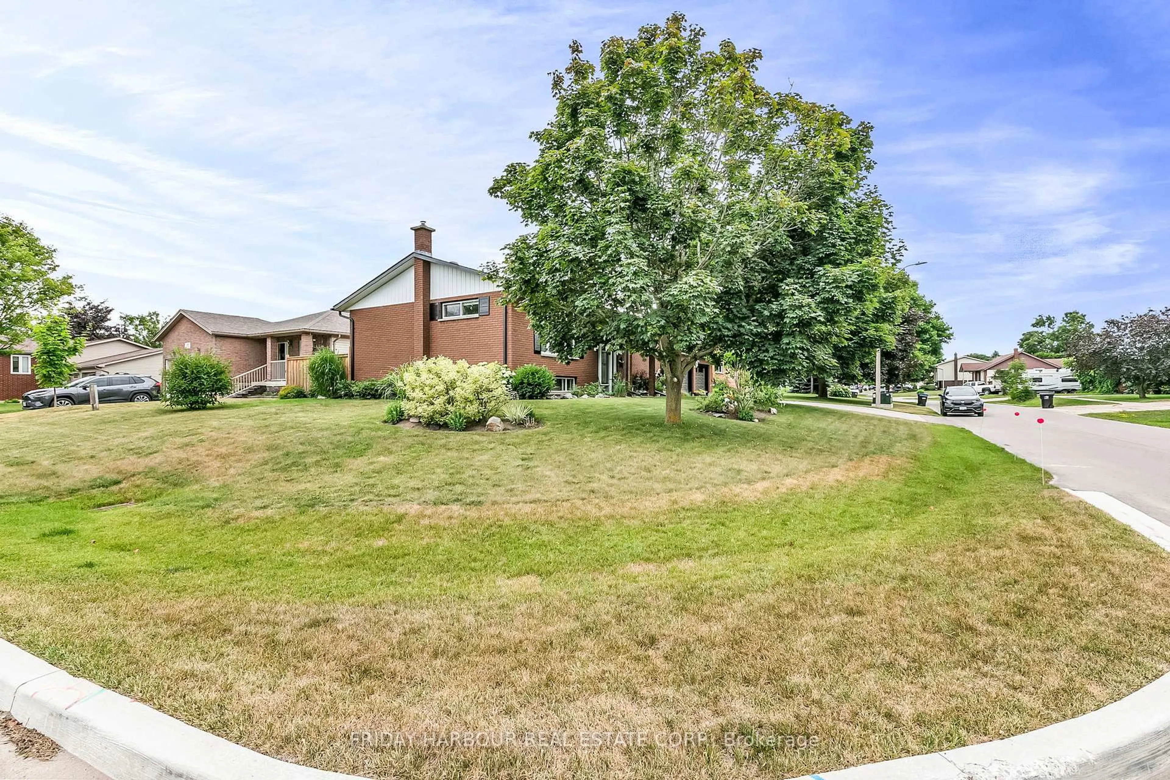 A pic from outside/outdoor area/front of a property/back of a property/a pic from drone, street for 17 Bertram Dr, Springwater Ontario L0L 1P0