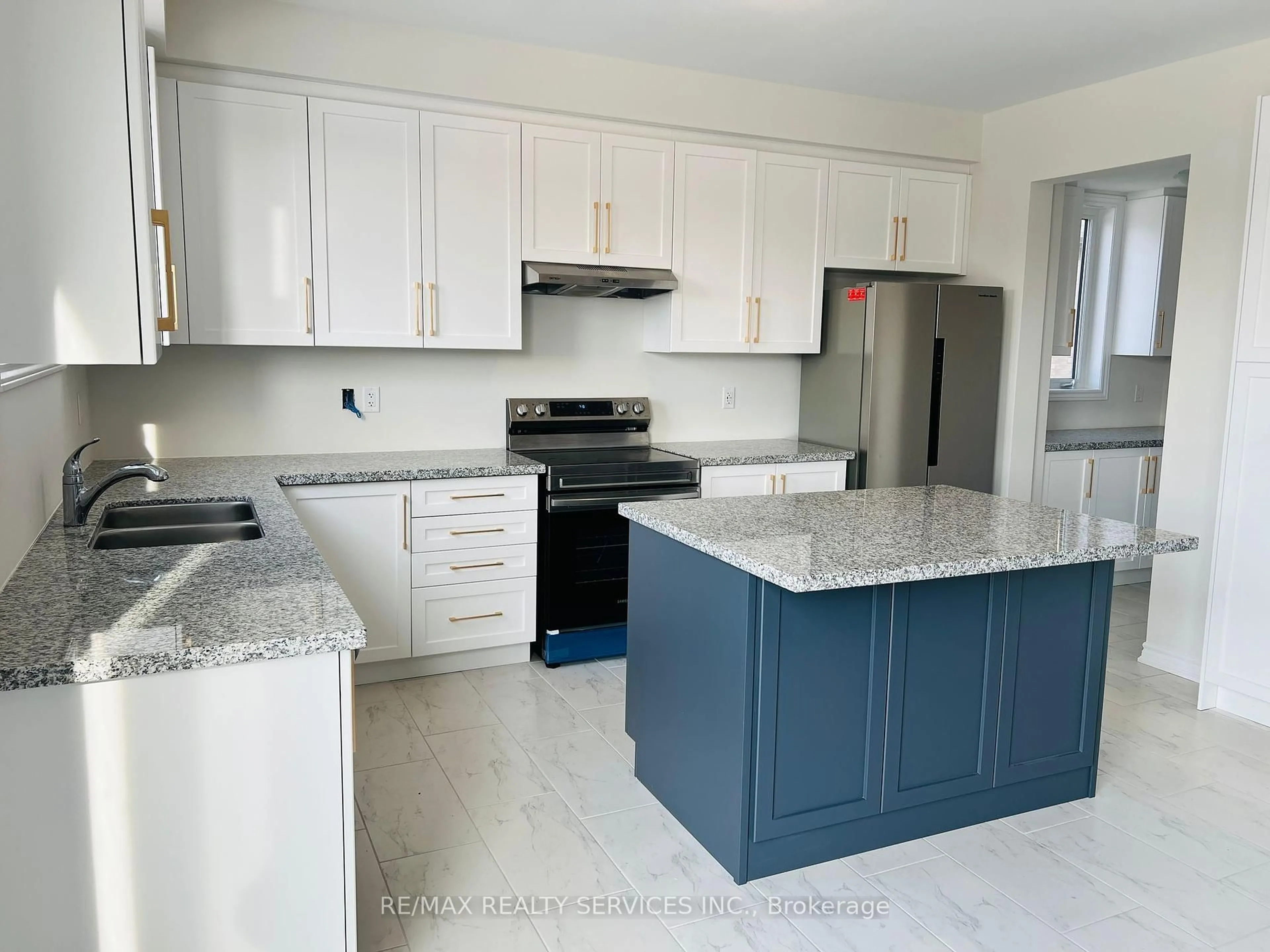 Open concept kitchen, ceramic/tile floor for 13 Del Ray Cres, Wasaga Beach Ontario L9Z 0N7