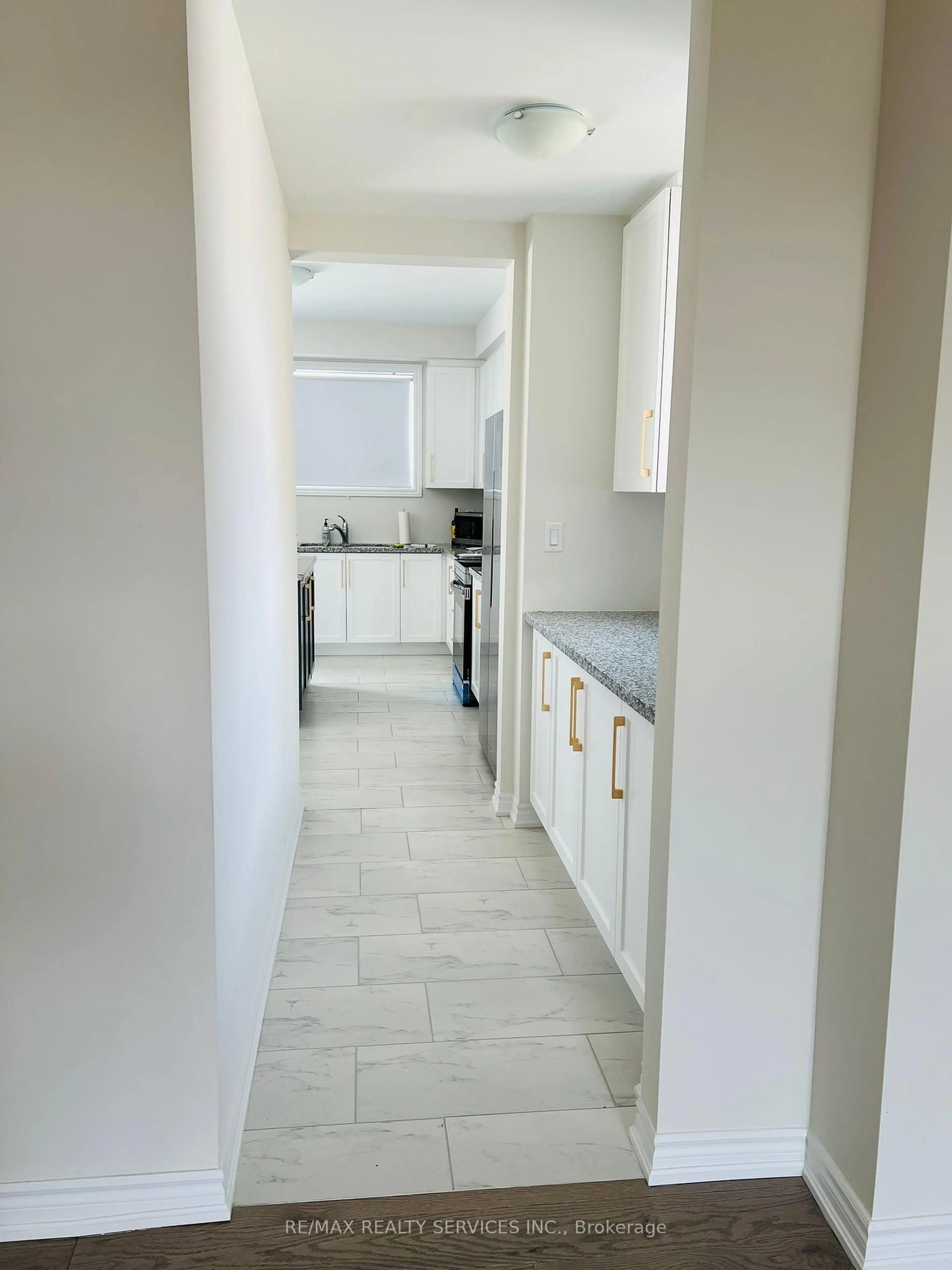 Standard kitchen, unknown for 13 Del Ray Cres, Wasaga Beach Ontario L9Z 0N7