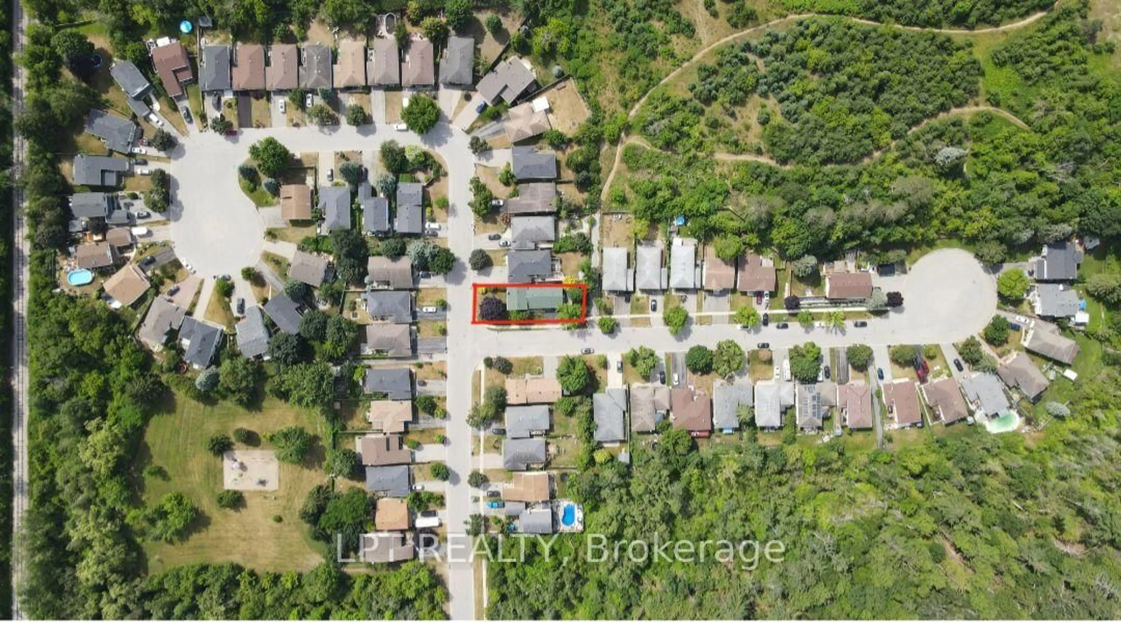 A pic from outside/outdoor area/front of a property/back of a property/a pic from drone, street for 30 McConkey Pl, Barrie Ontario L4N 6H1
