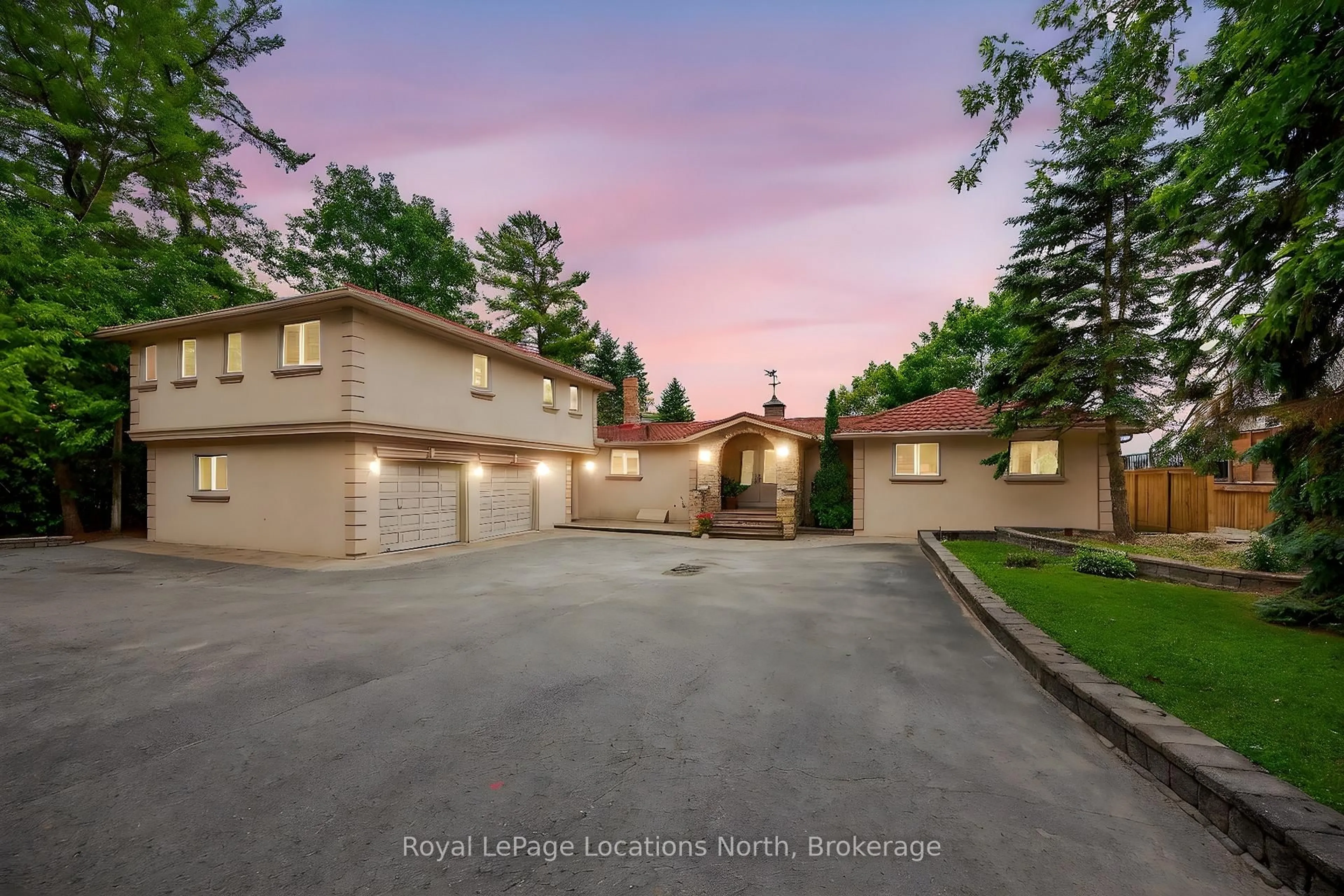 A pic from outside/outdoor area/front of a property/back of a property/a pic from drone, street for 1350 River Rd, Wasaga Beach Ontario L9Z 2R9