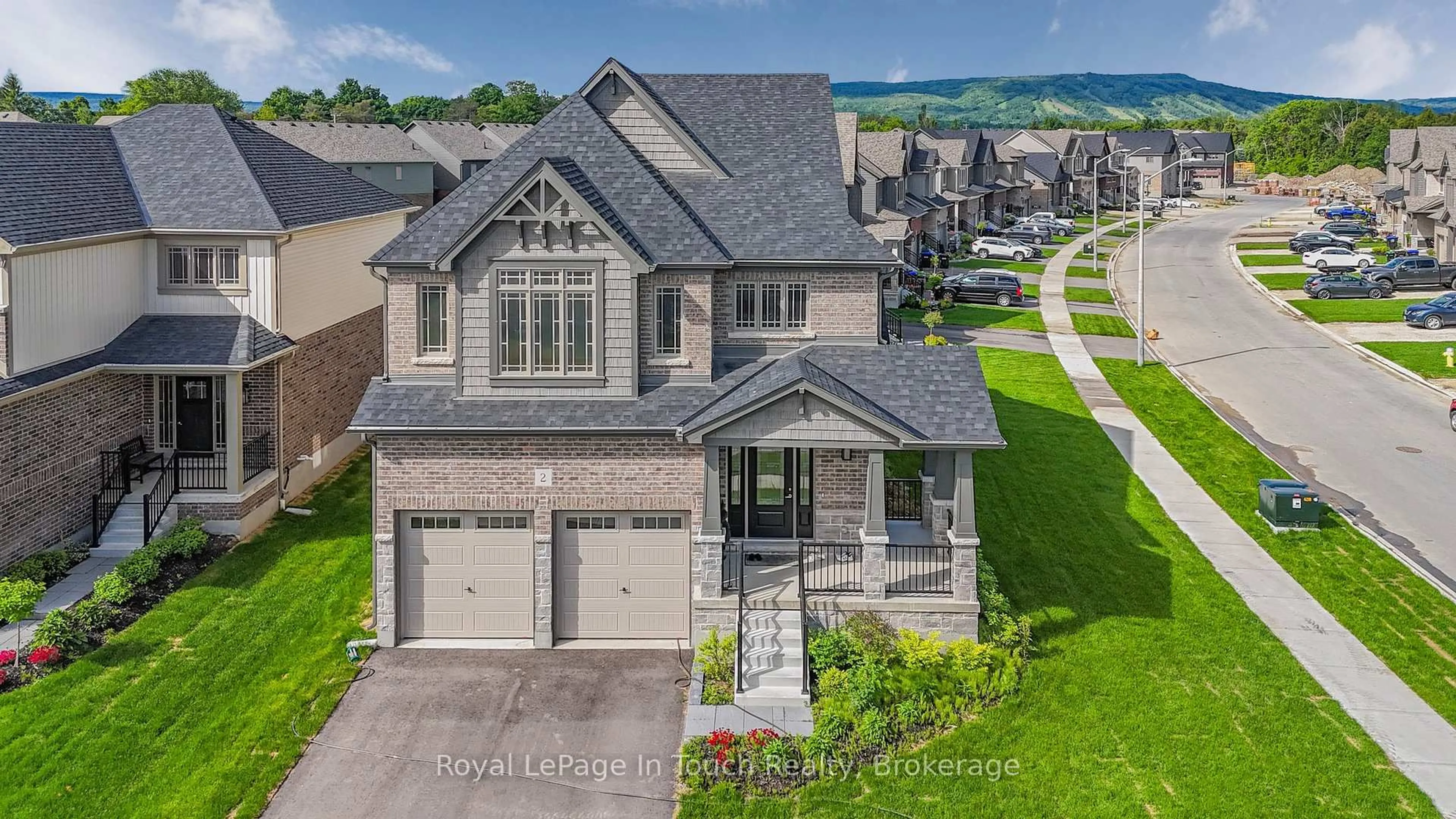 A pic from outside/outdoor area/front of a property/back of a property/a pic from drone, street for 2 Rowland St, Collingwood Ontario L9Y 5M5