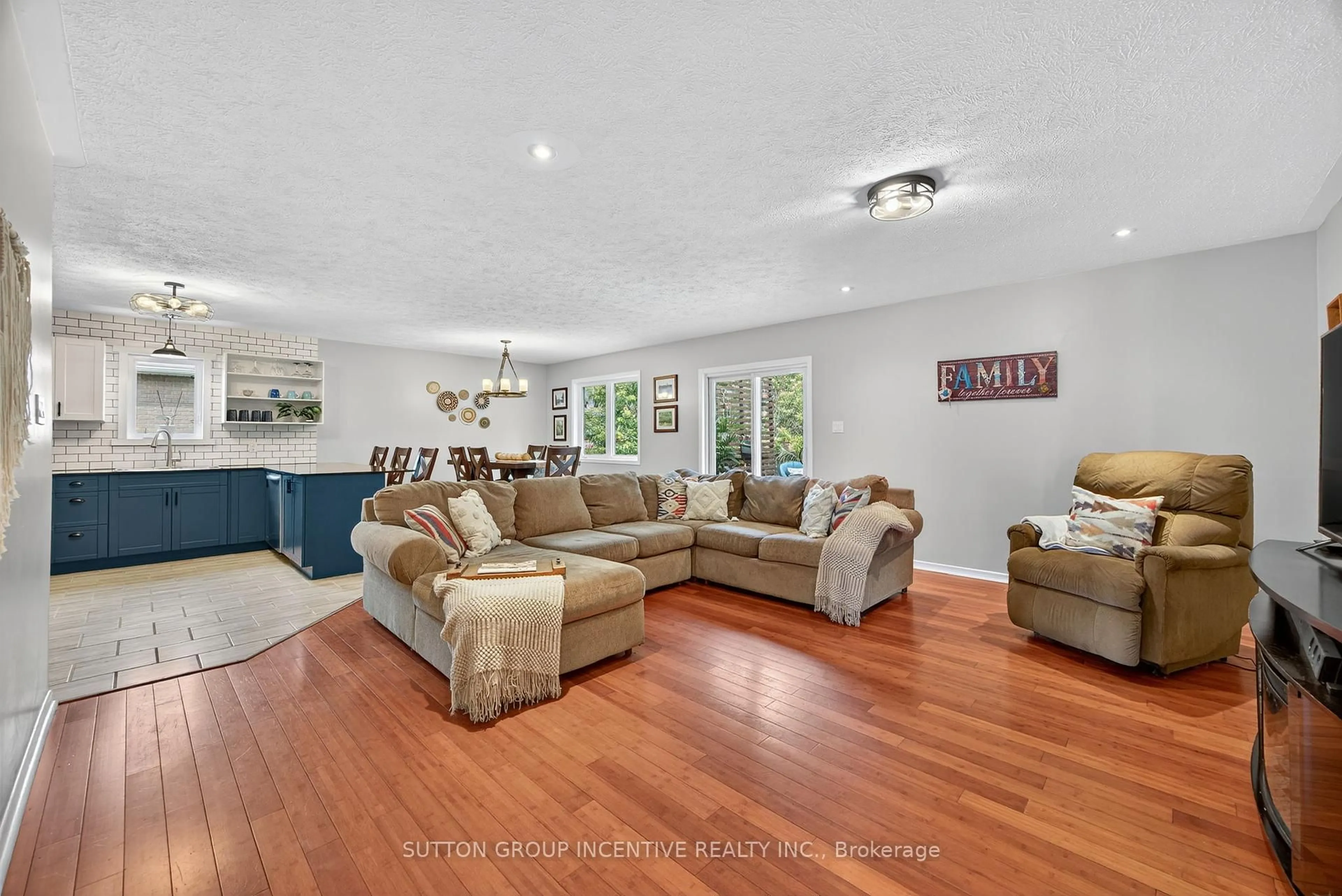 Living room with furniture, unknown for 1084 Harbourview Dr, Midland Ontario L4R 5J4