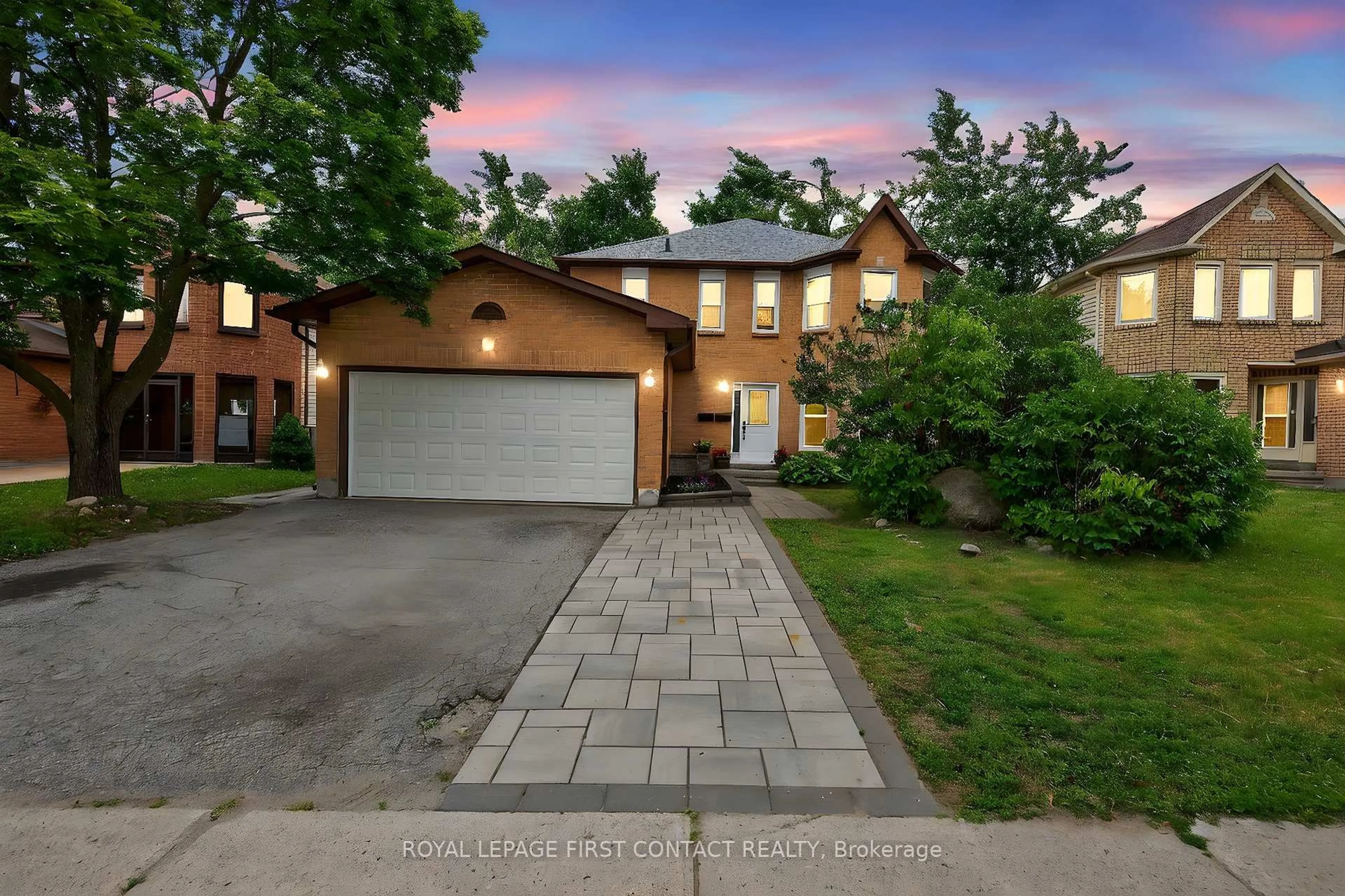 A pic from outside/outdoor area/front of a property/back of a property/a pic from drone, street for 101 Browning Tr, Barrie Ontario L4N 6J4
