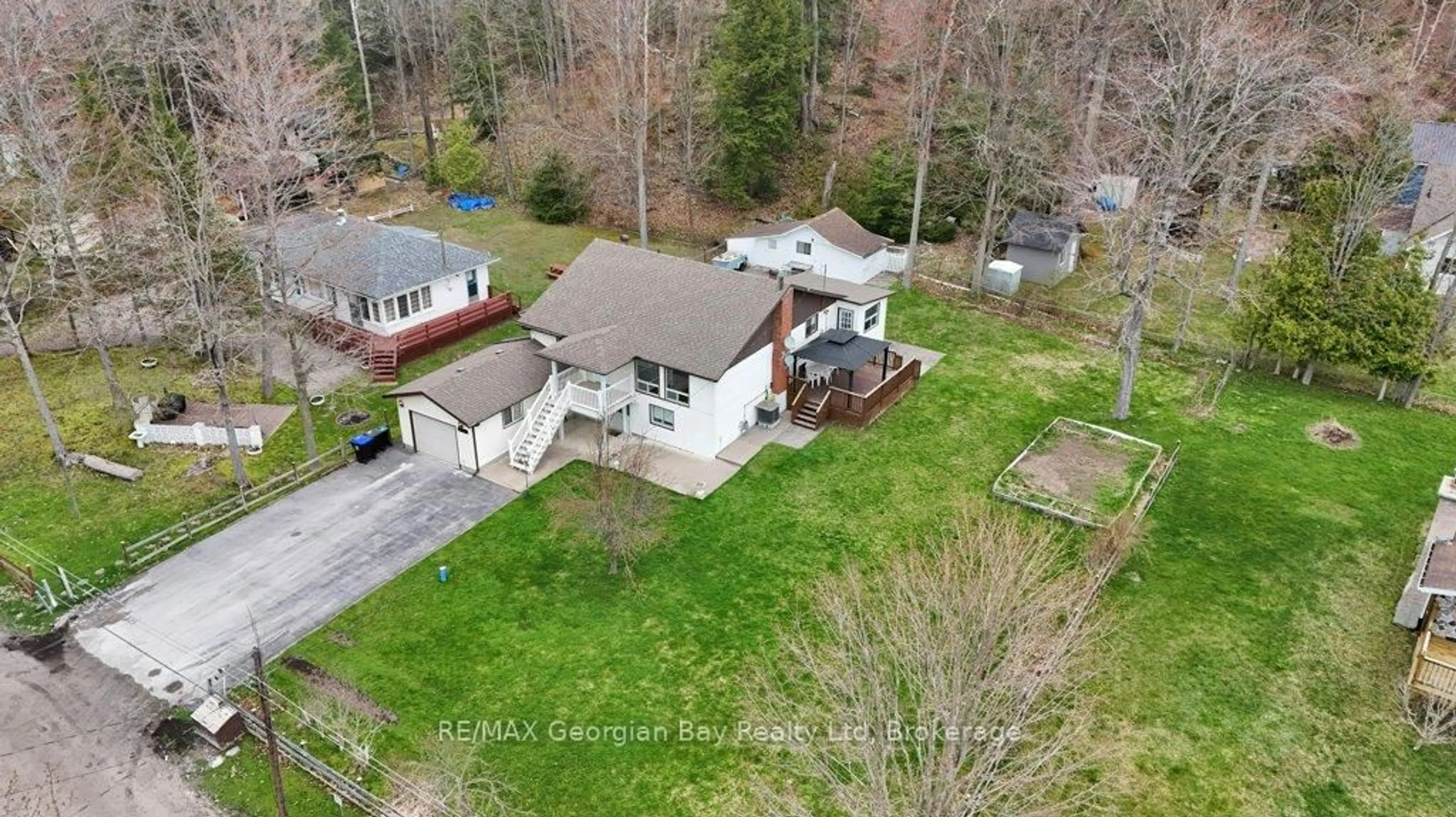 A pic from outside/outdoor area/front of a property/back of a property/a pic from drone, street for 67 Roc Rd, Tiny Ontario L0L 2J0