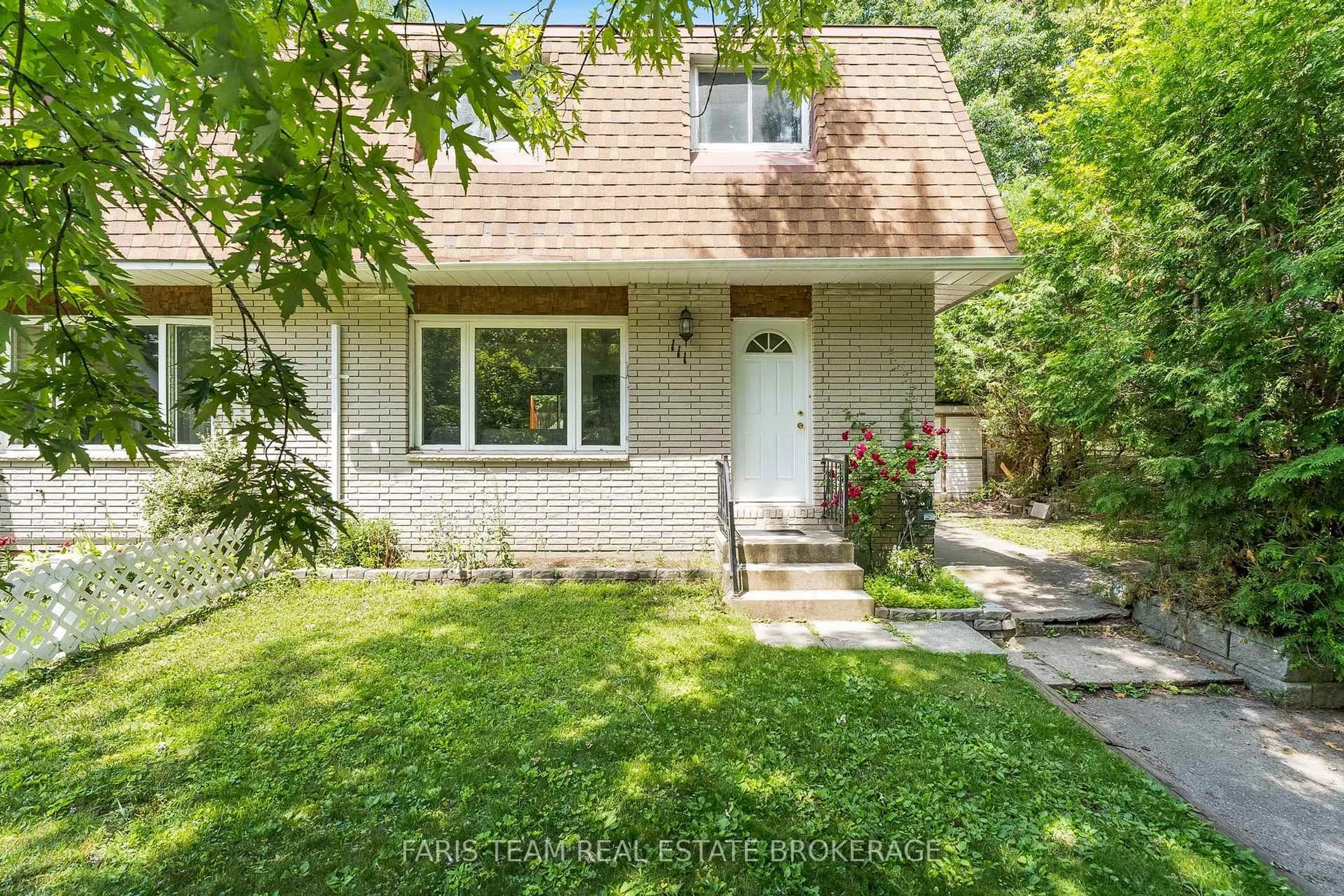 Unknown for 111 Burke St, Penetanguishene Ontario L9M 1B2