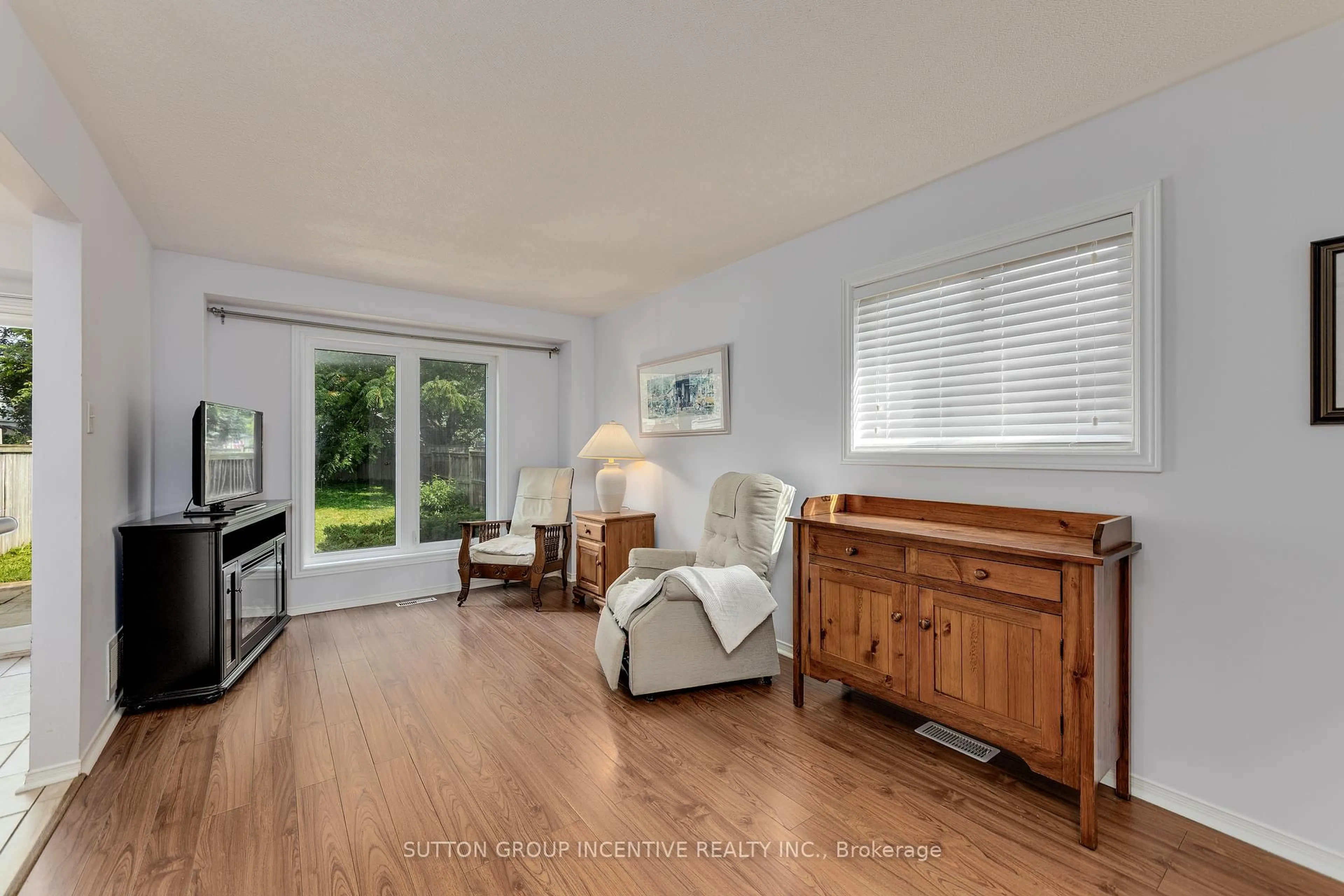 Living room with furniture, wood/laminate floor for 26 Bates Crt, Barrie Ontario L4N 8L8