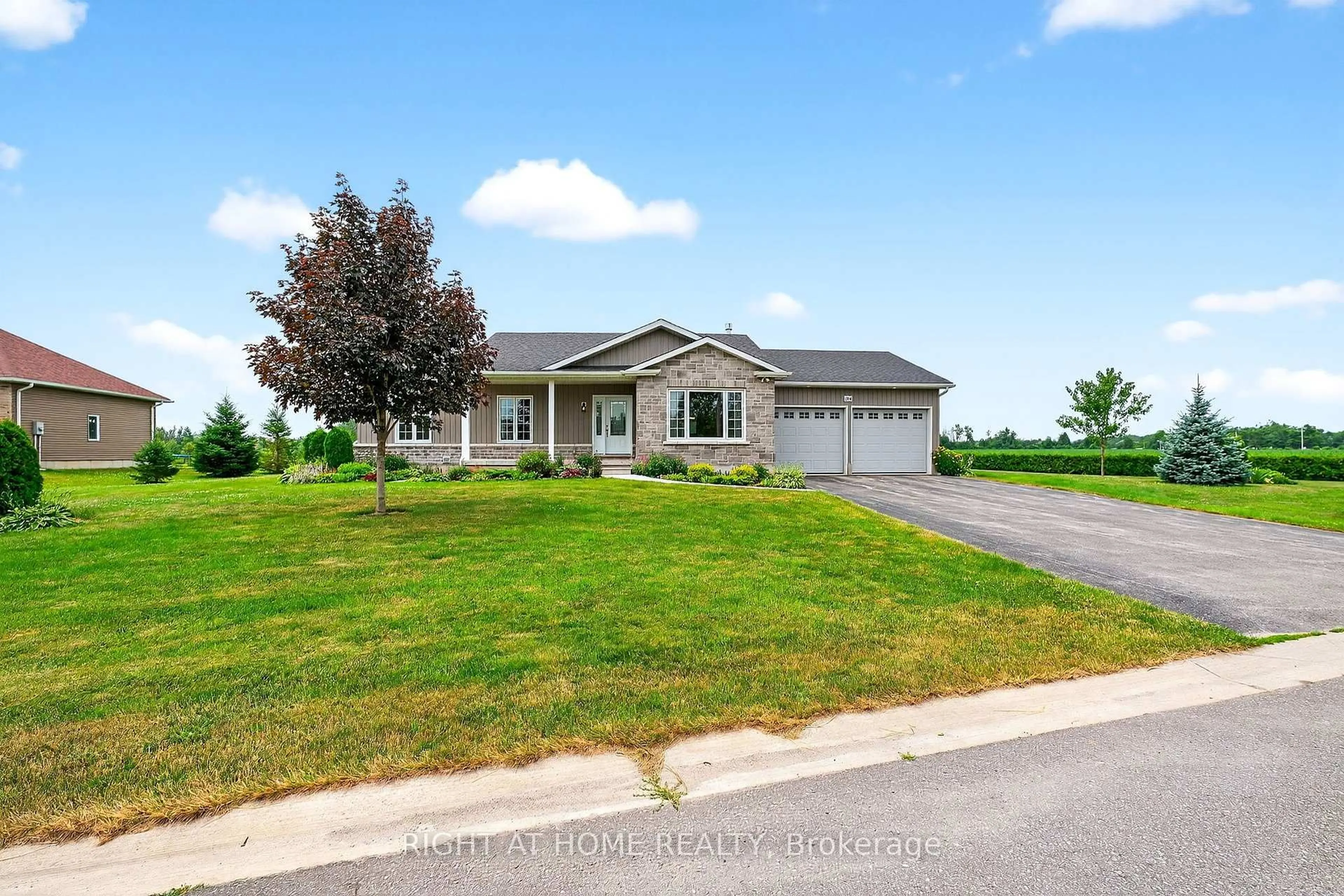 Home with vinyl exterior material, street for 164 Switzer St, Clearview Ontario L0M 1N0