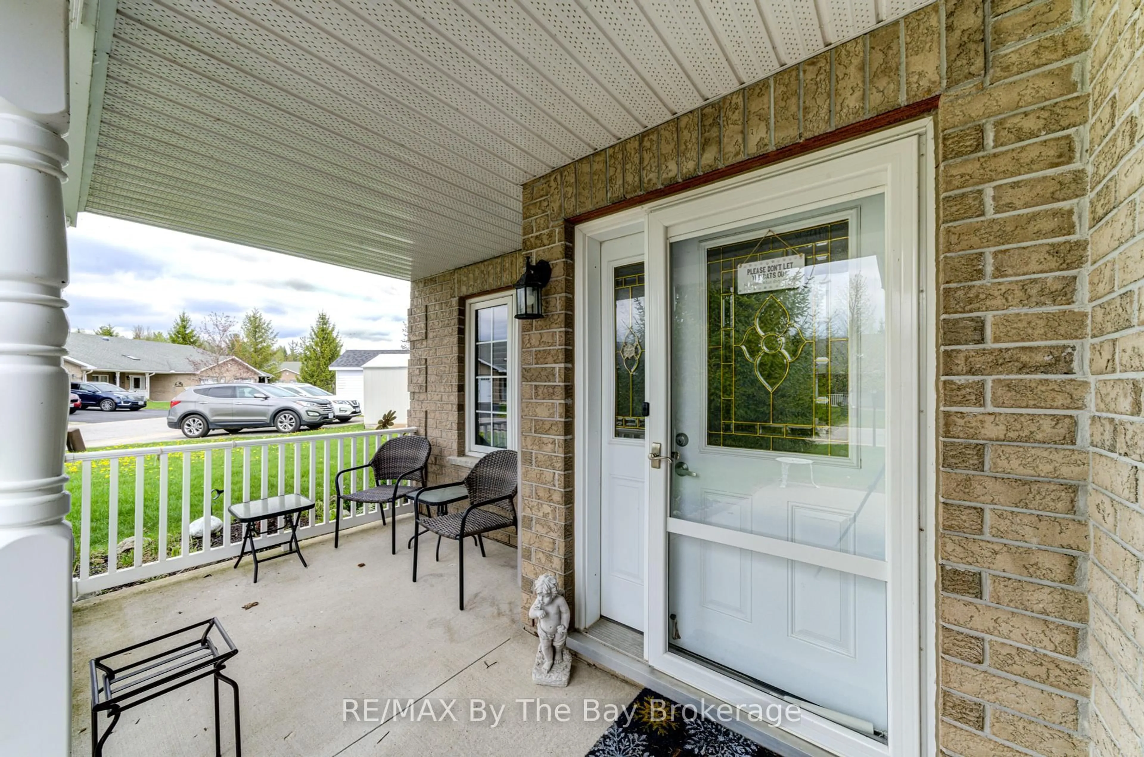 Indoor entryway for 122 Meadow Lane, Wasaga Beach Ontario L9Z 0A4