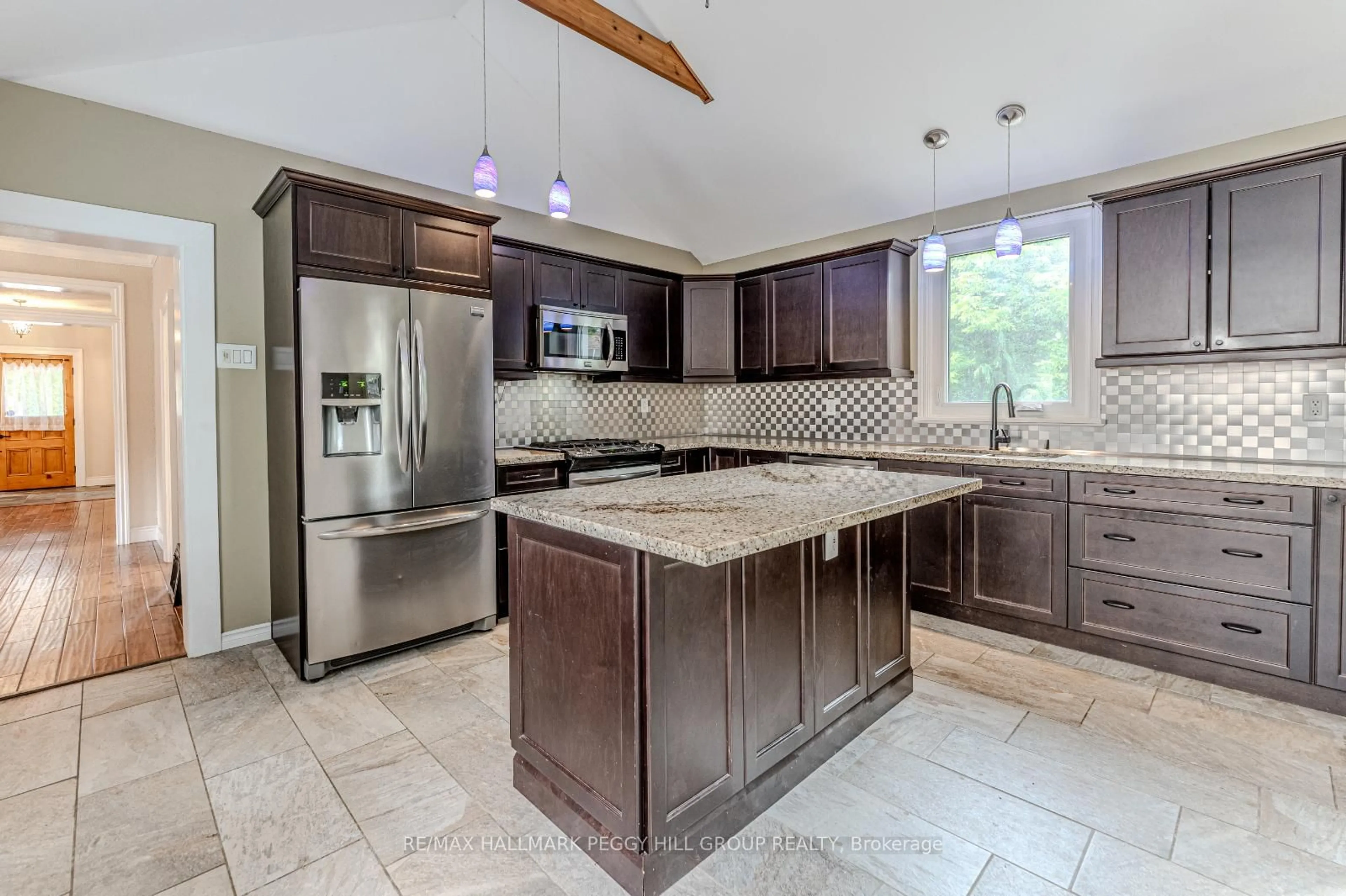 Open concept kitchen, ceramic/tile floor for 14 Cumberland St, Barrie Ontario L4N 2P4
