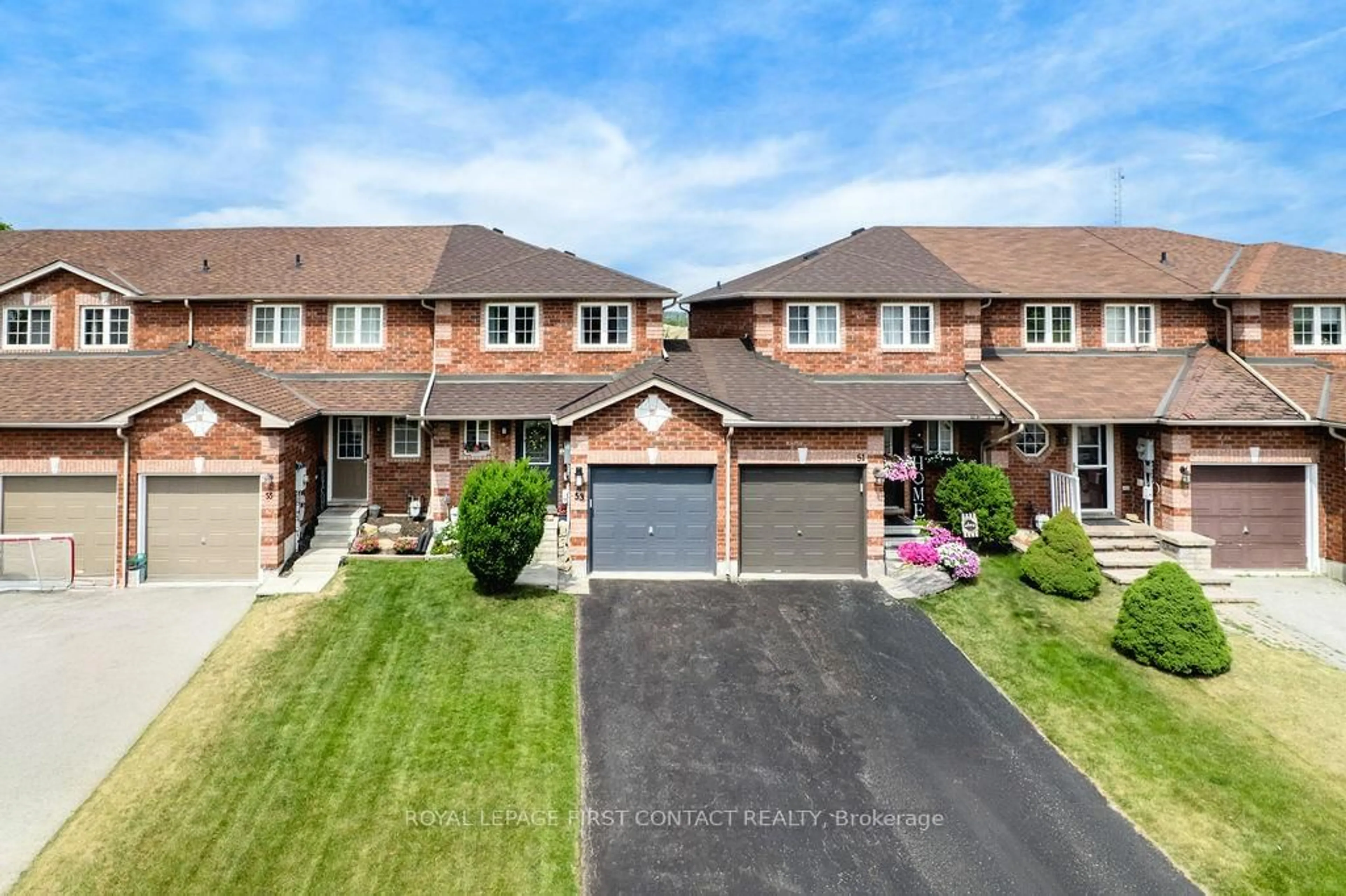 A pic from outside/outdoor area/front of a property/back of a property/a pic from drone, street for 53 Goodwin Dr, Barrie Ontario L4N 5Z7