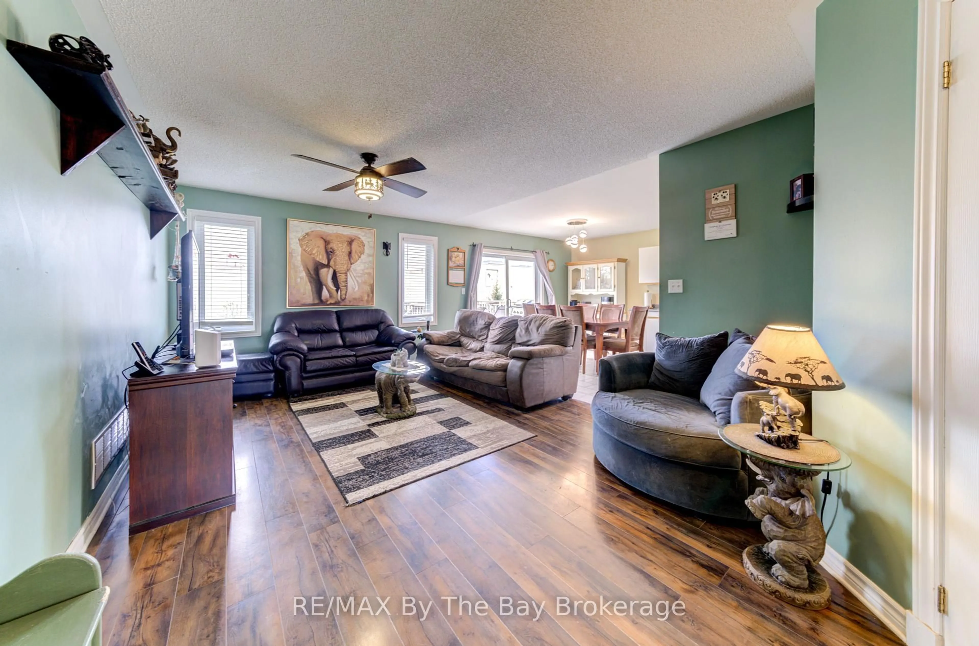 Living room with furniture, unknown for 36A Meadowlark Blvd, Wasaga Beach Ontario L9Z 3B2