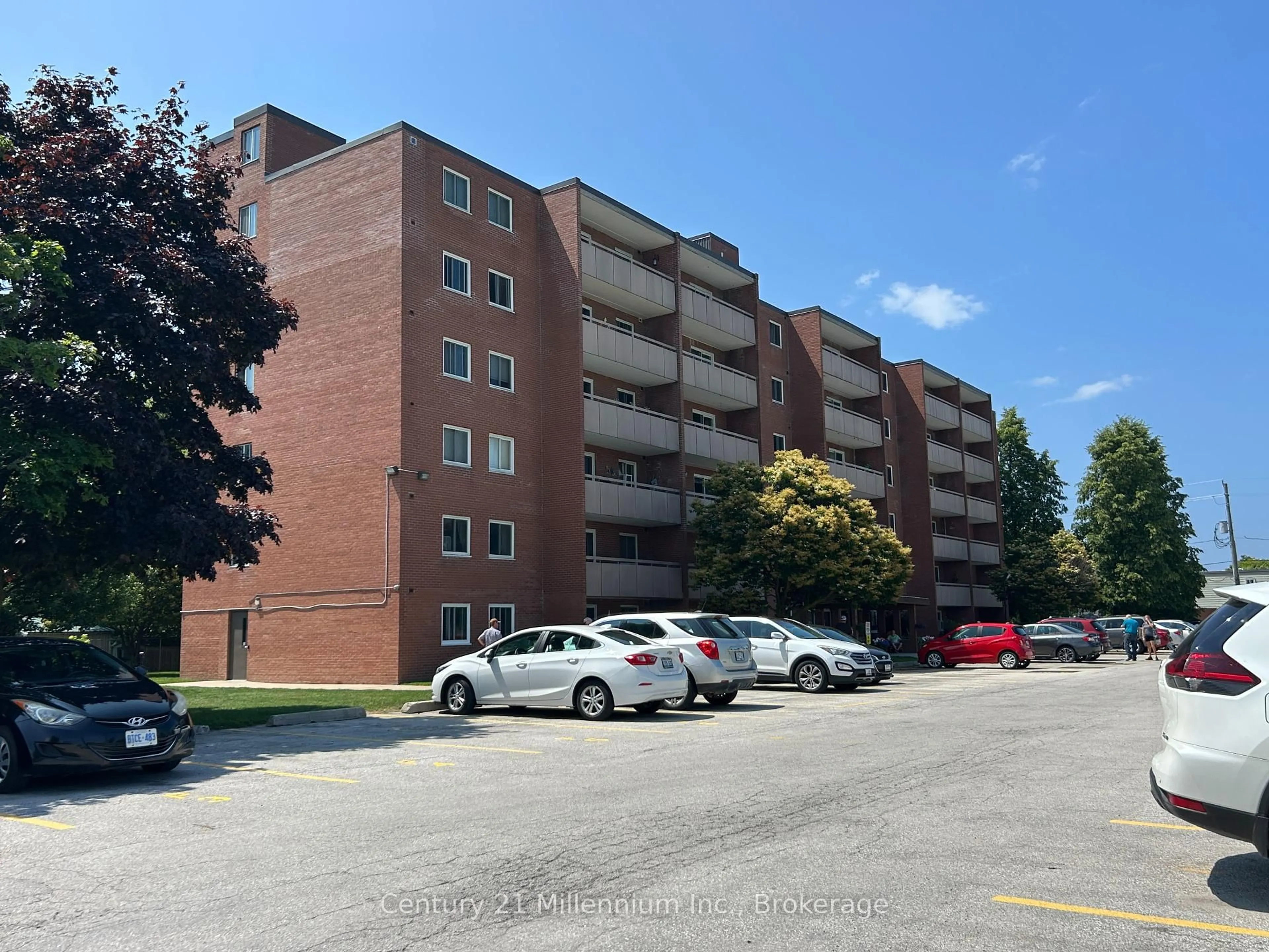 A pic from outside/outdoor area/front of a property/back of a property/a pic from drone, street for 460 Ontario St #202, Collingwood Ontario L9Y 4E5