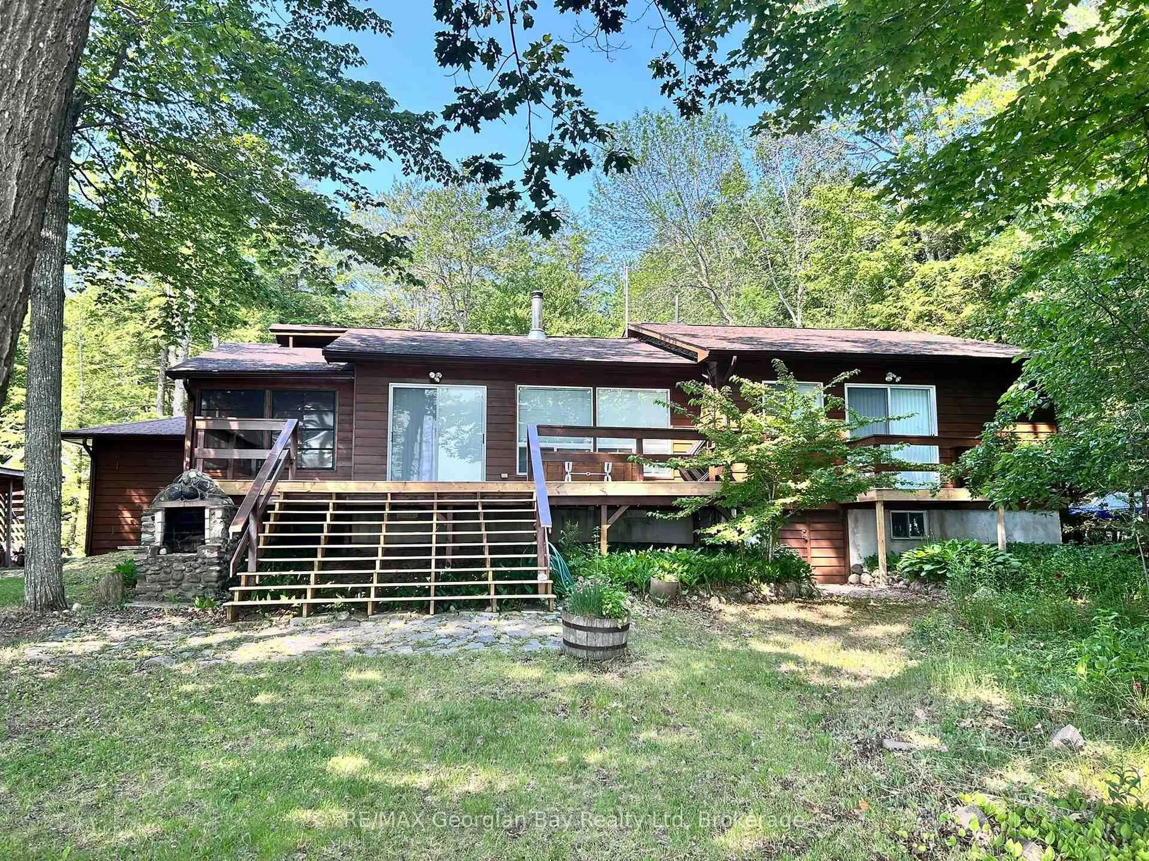 Unknown for 127 Kchi Sin Miikan Rd, Christian Island 30 Ontario L9M 0A9