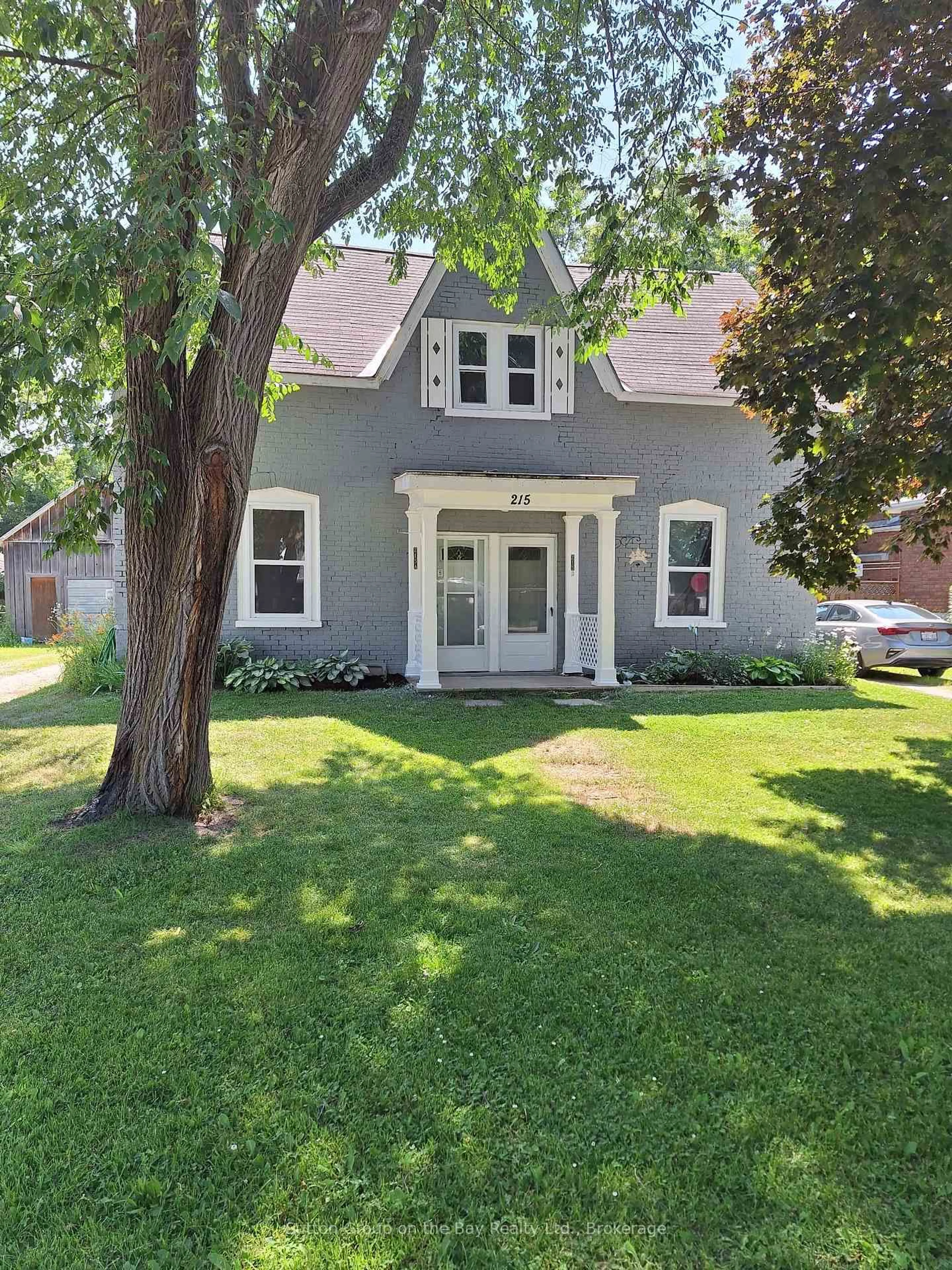 Home with vinyl exterior material, street for 215 Cedar St, Clearview Ontario L0M 1S0