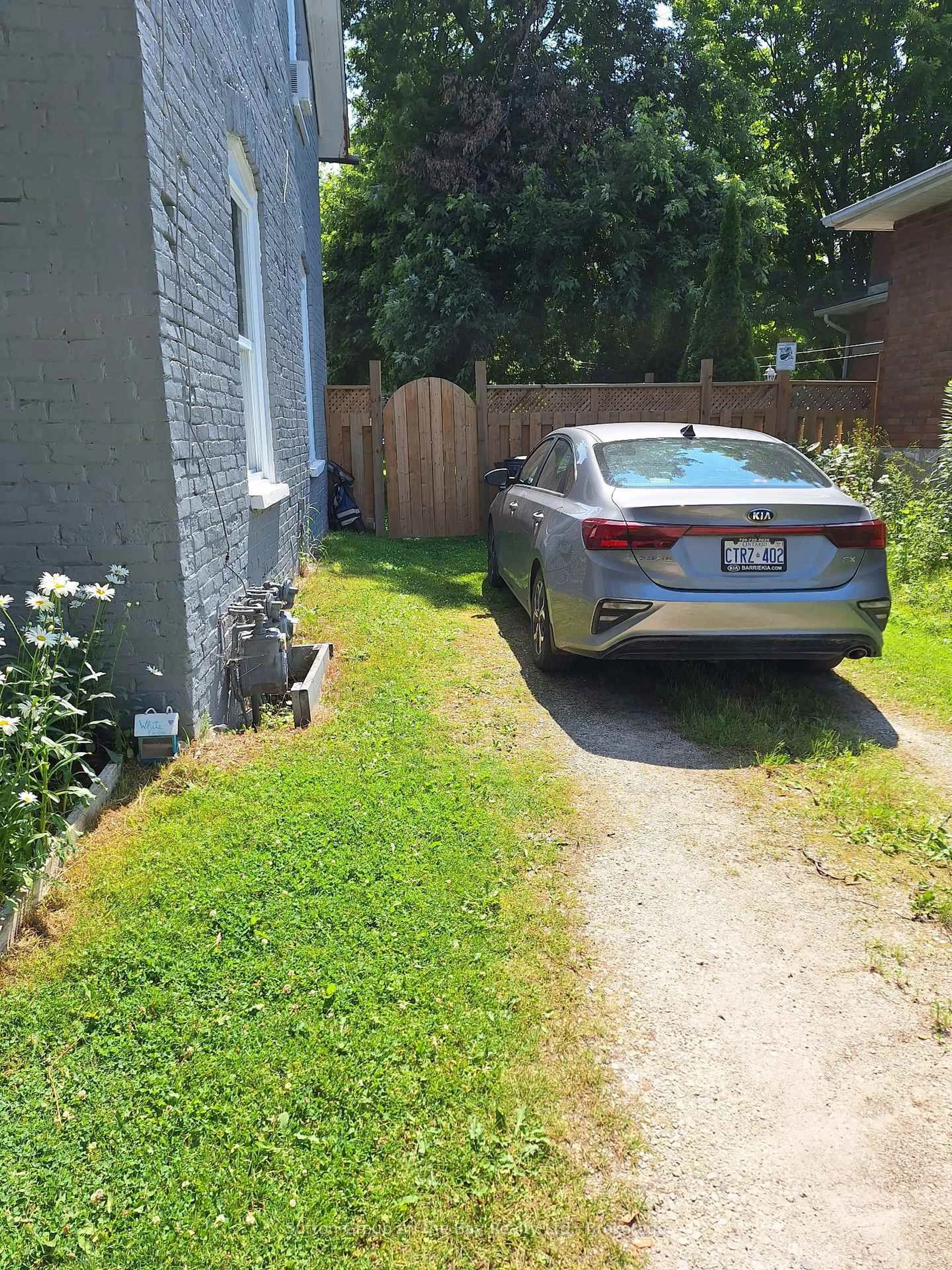 A pic from outside/outdoor area/front of a property/back of a property/a pic from drone, street for 215 Cedar St, Clearview Ontario L0M 1S0