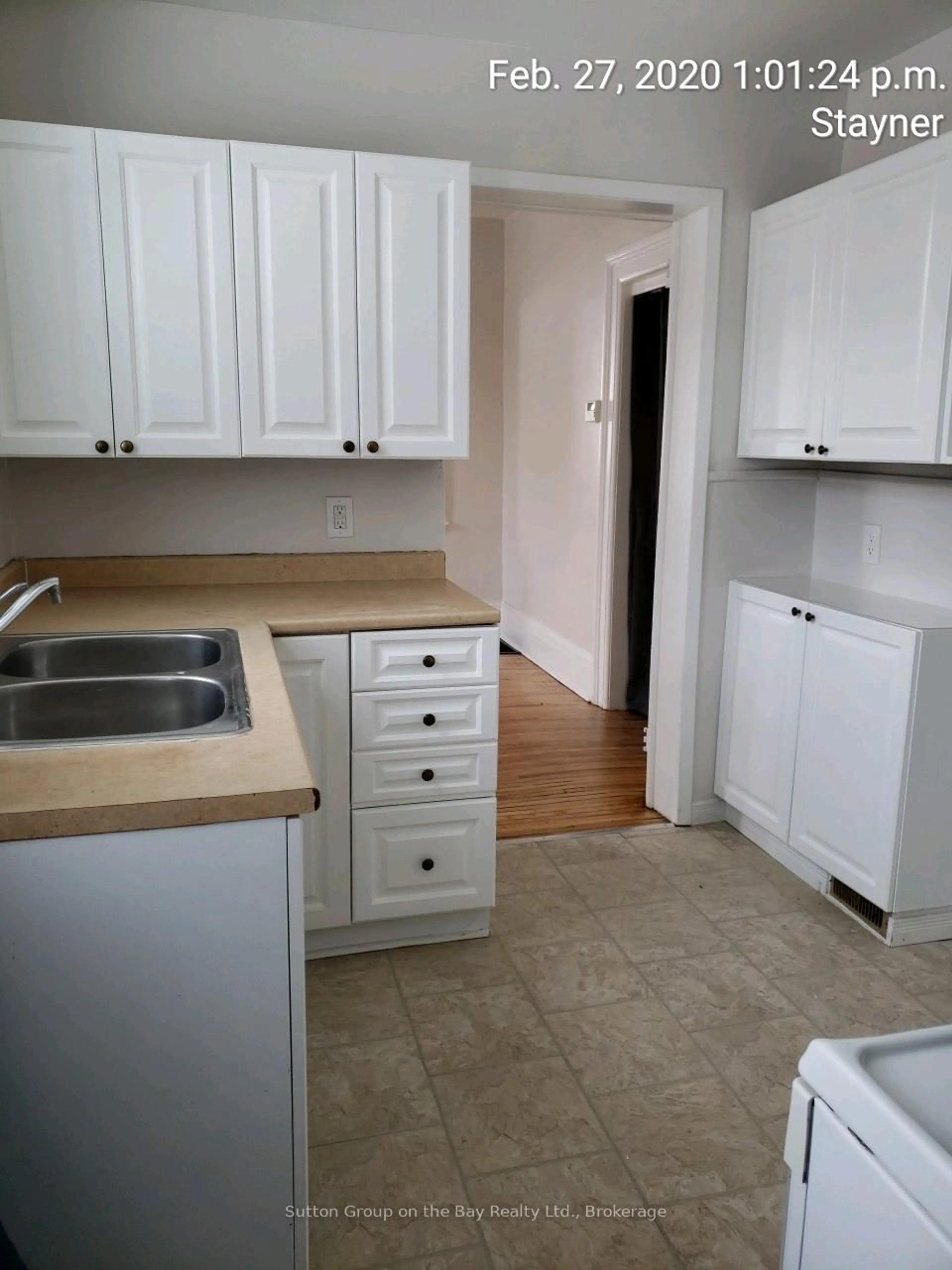 Standard kitchen, unknown for 215 Cedar St, Clearview Ontario L0M 1S0