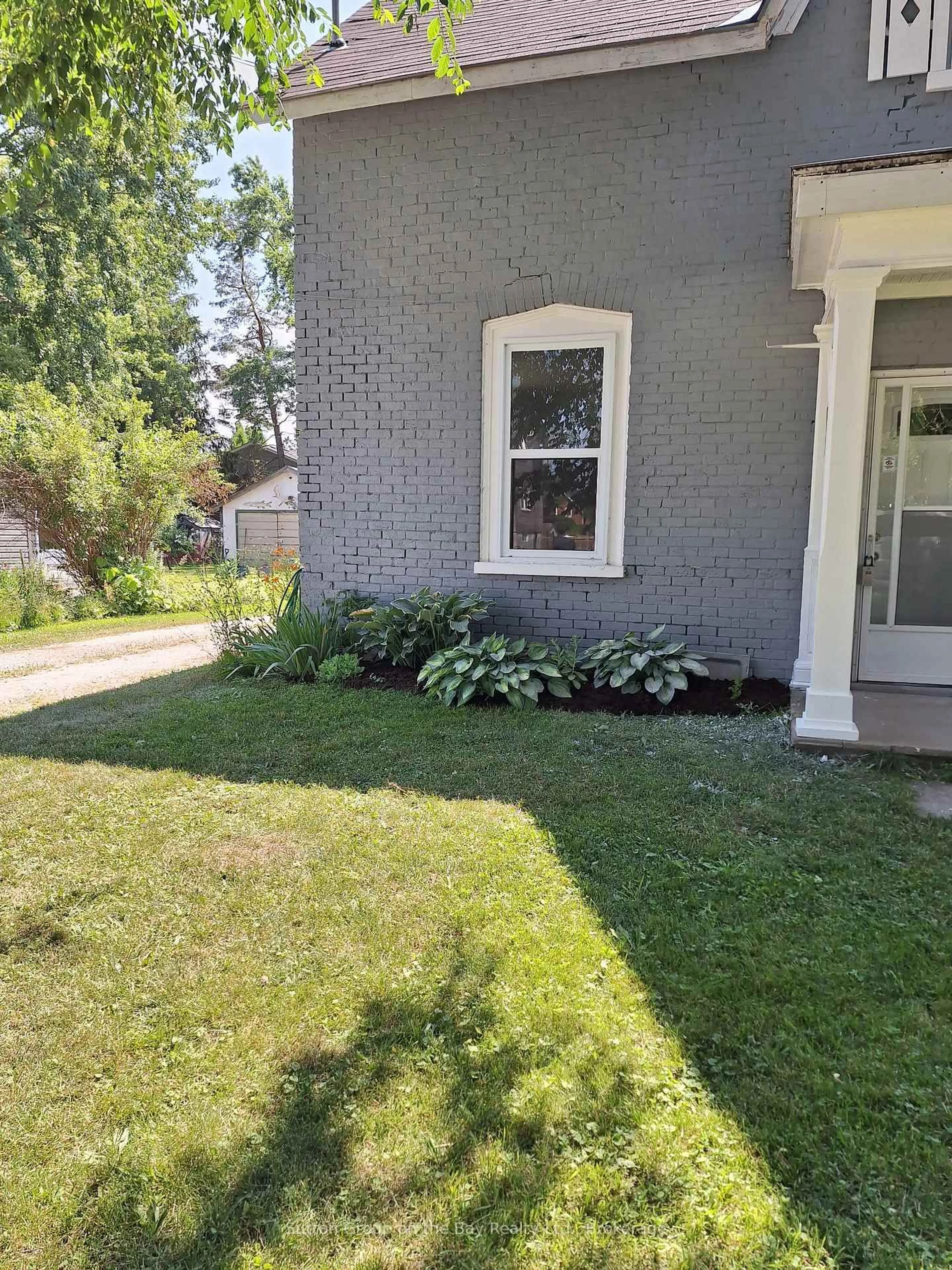 Unknown for 215 Cedar St, Clearview Ontario L0M 1S0