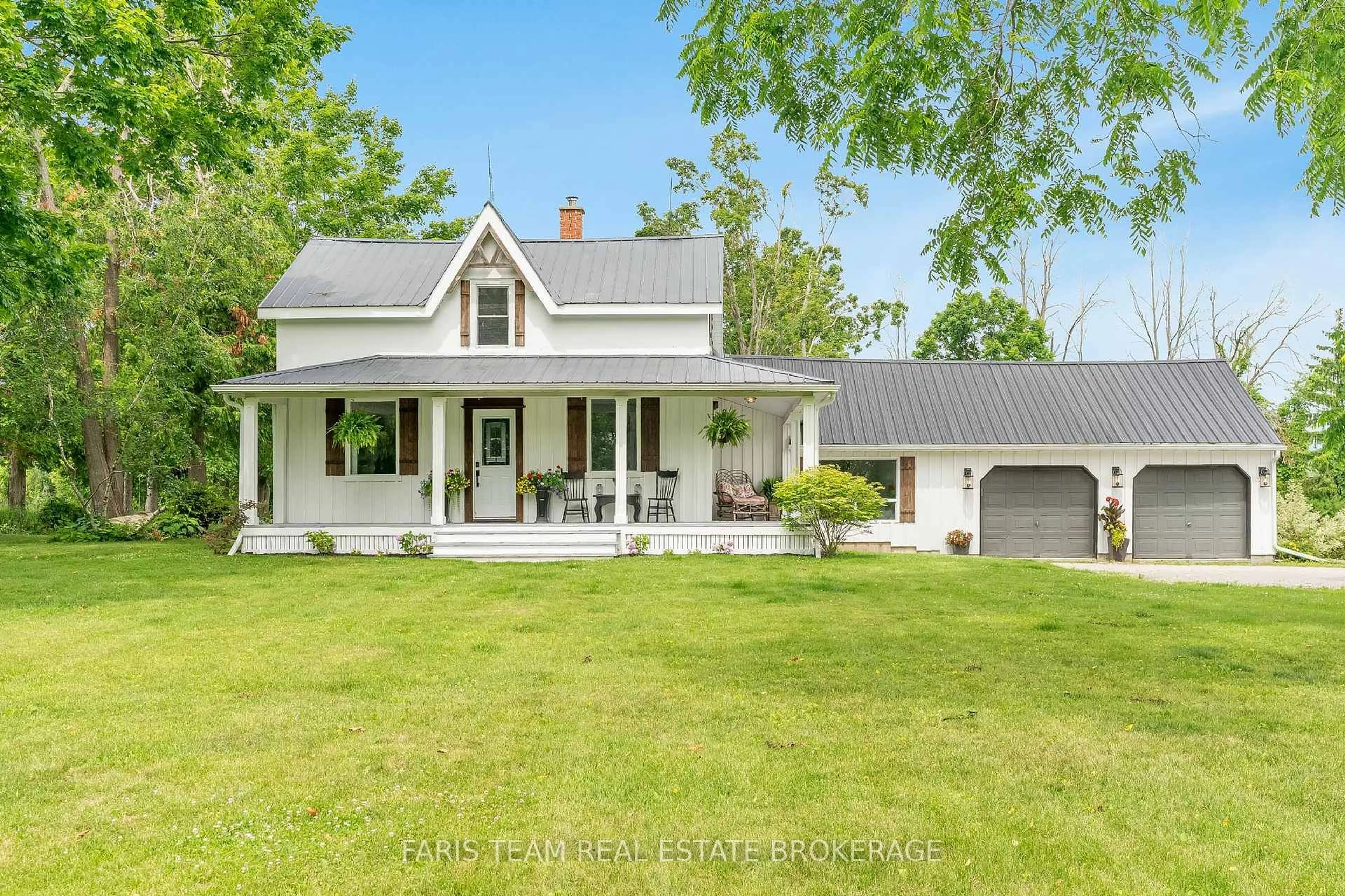 Home with vinyl exterior material, unknown for 2462 Ridge Rd, Oro-Medonte Ontario L0L 1T0