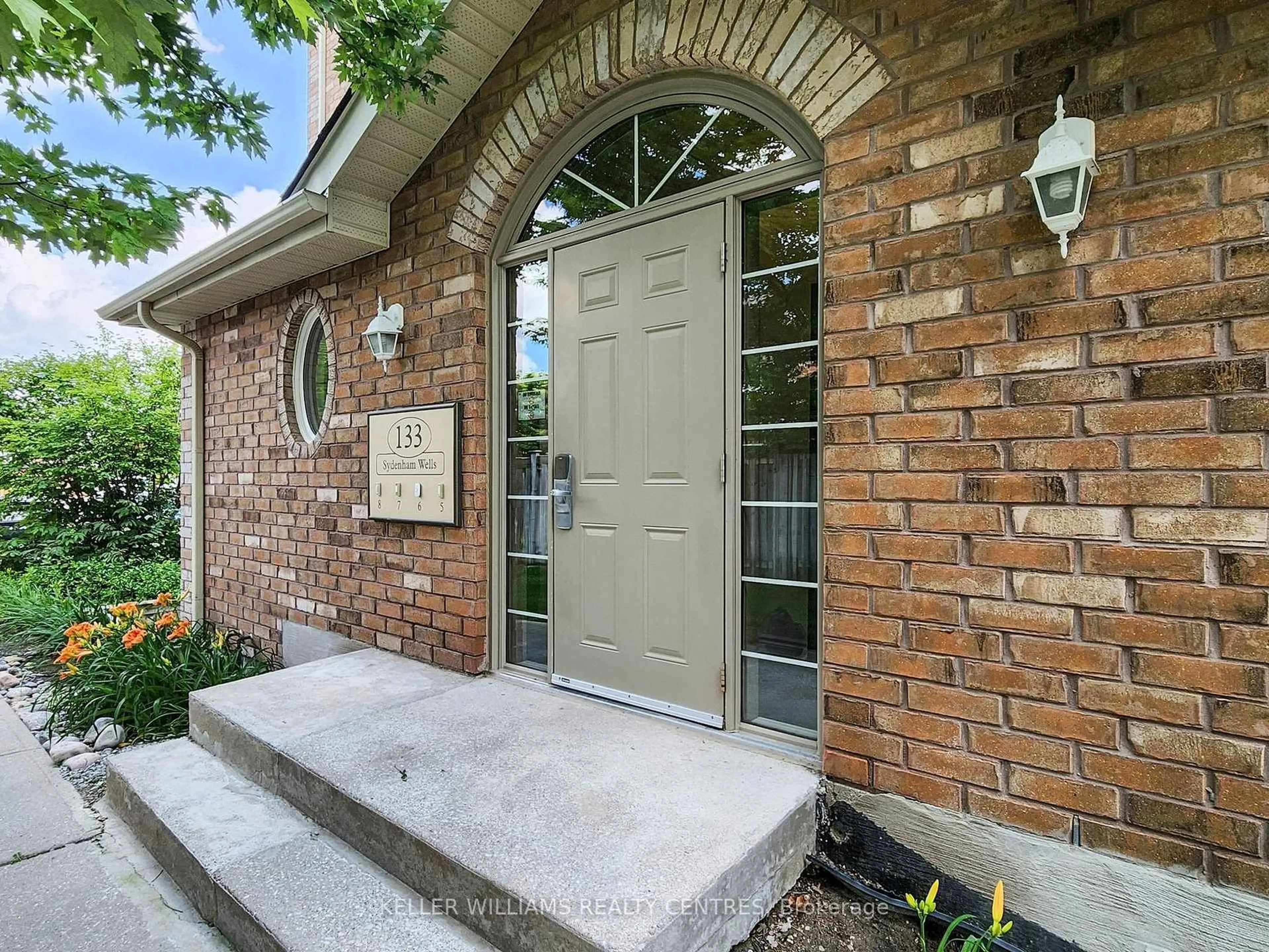 Home with brick exterior material, street for 133 Sydenham Wells #7, Barrie Ontario L4M 0H3