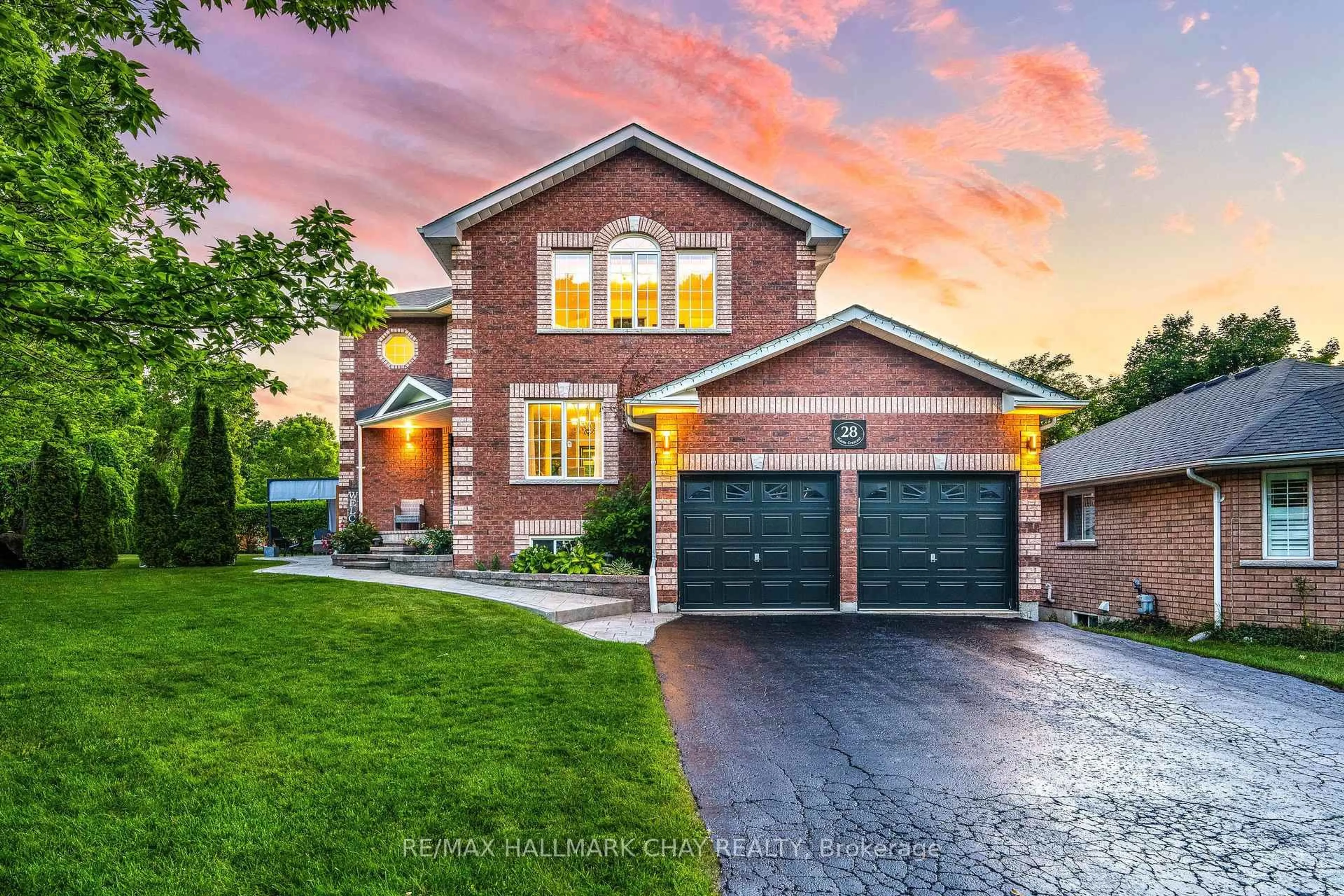 Home with brick exterior material, street for 28 Bloom Cres, Barrie Ontario L4N 0S8