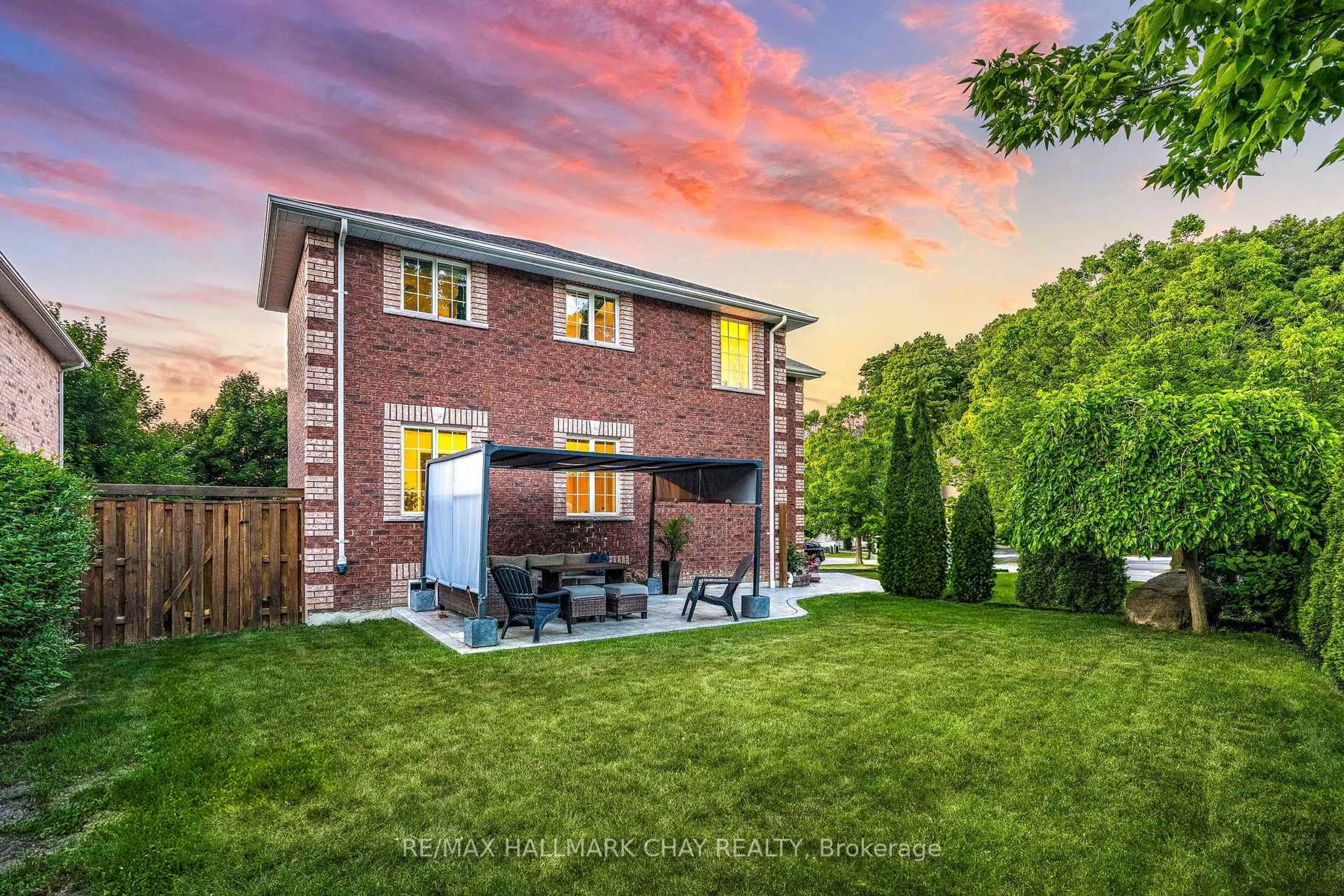Home with brick exterior material, street for 28 Bloom Cres, Barrie Ontario L4N 0S8