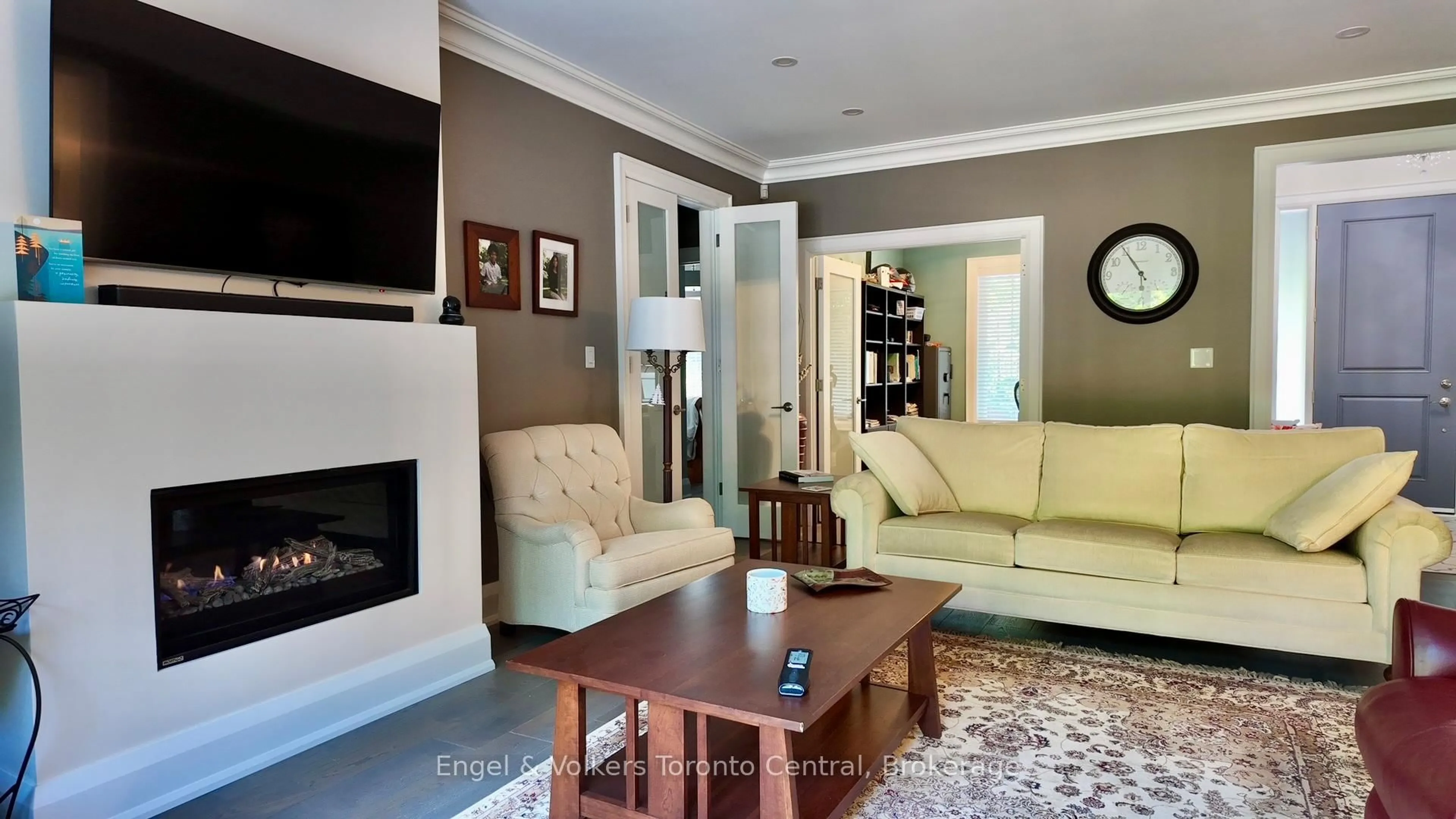 Living room with furniture, unknown for 81 Spruce St, Tiny Ontario L0L 1P1