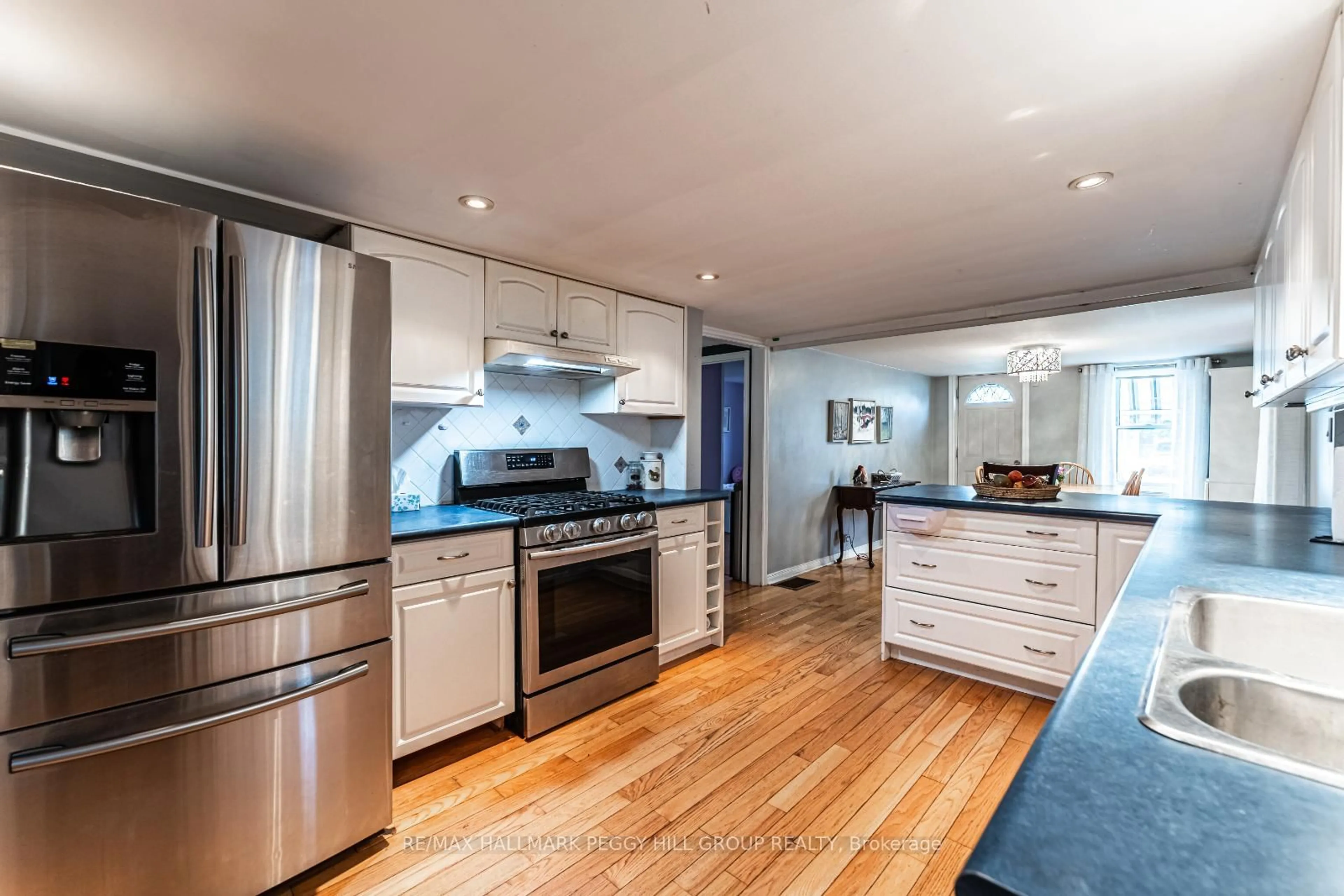 Open concept kitchen, unknown for 52 Donald St, Barrie Ontario L4N 1E3