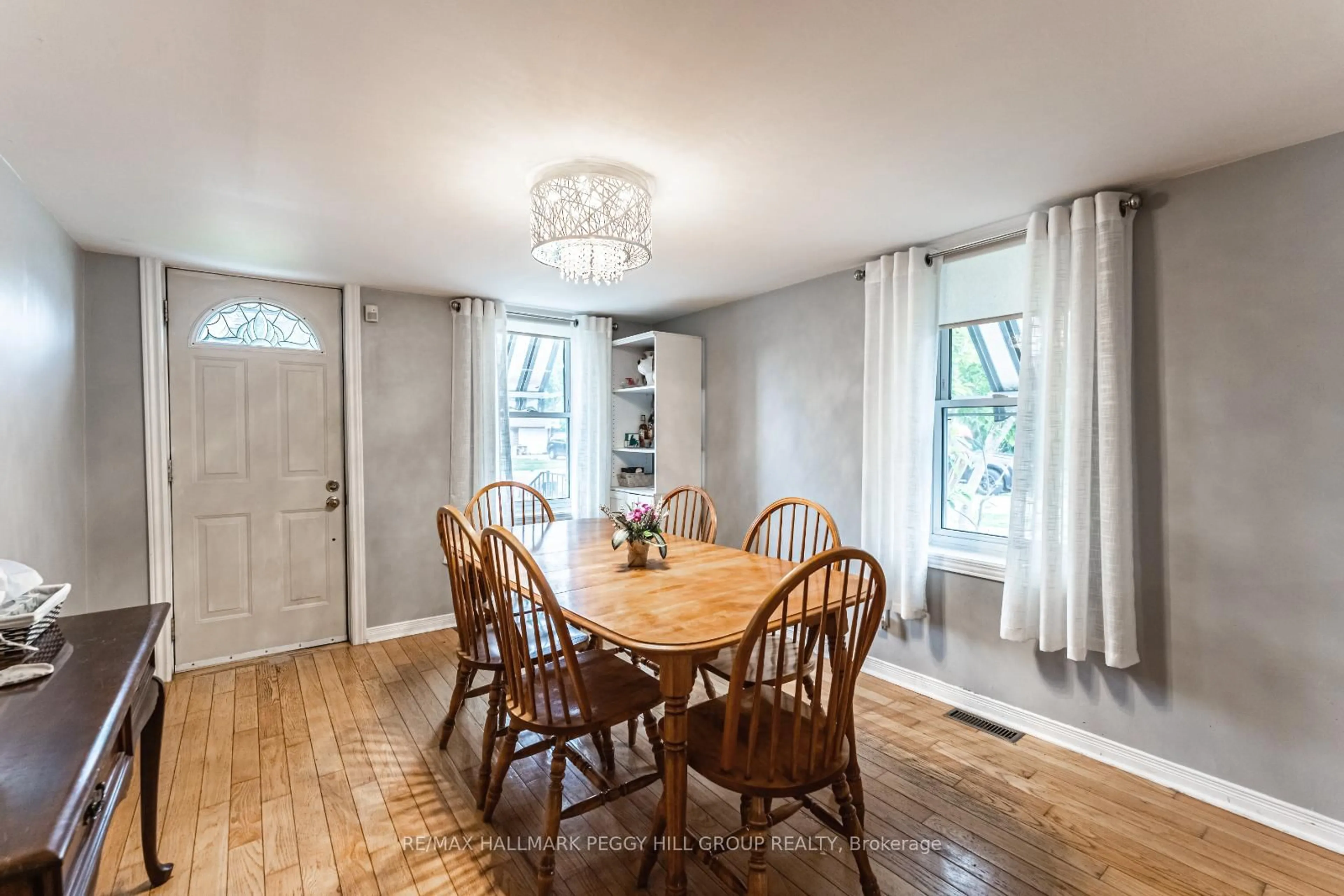 Dining room, wood/laminate floor for 52 Donald St, Barrie Ontario L4N 1E3