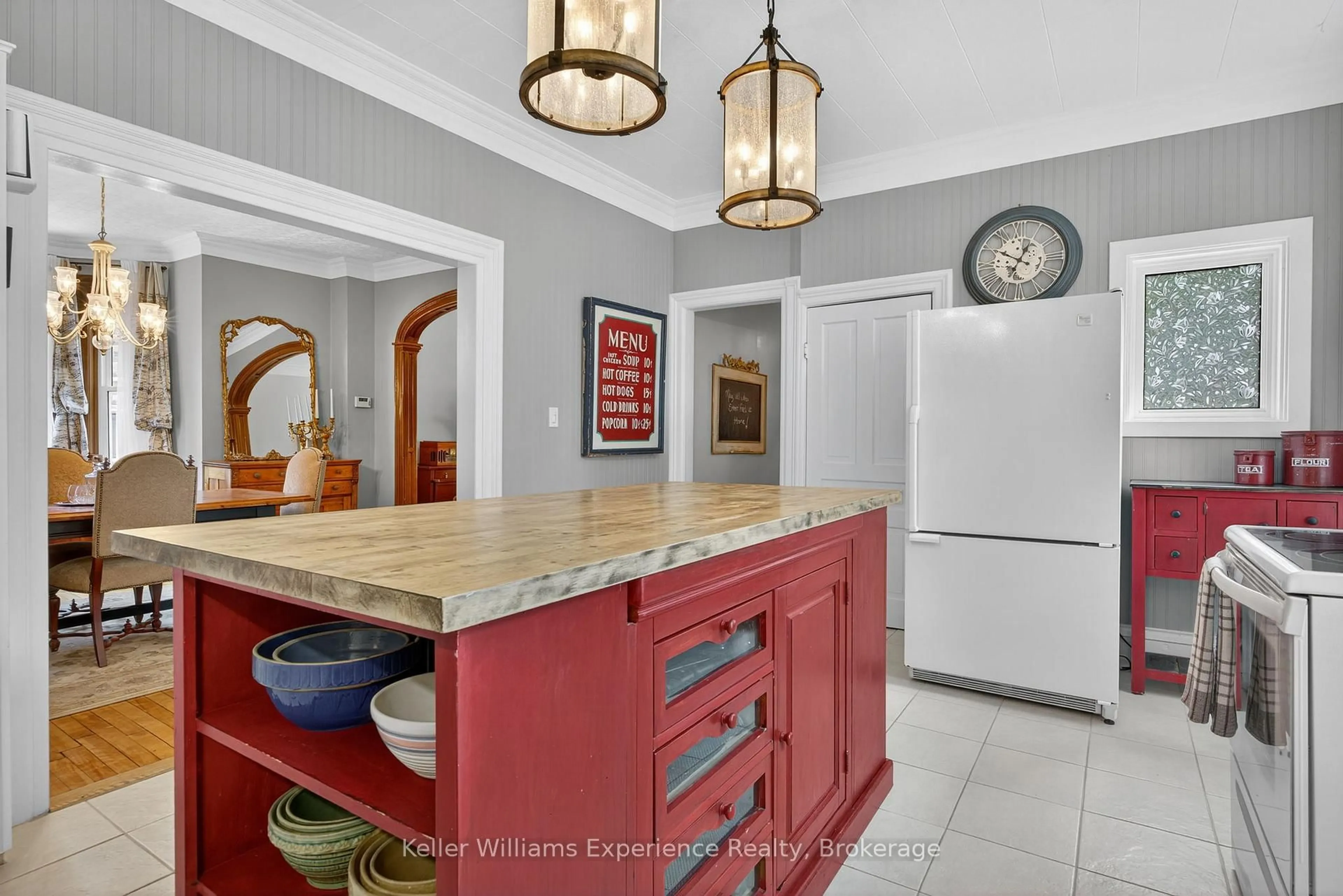Open concept kitchen, ceramic/tile floor for 155 NOTTAWASAGA St, Orillia Ontario L3V 3J9