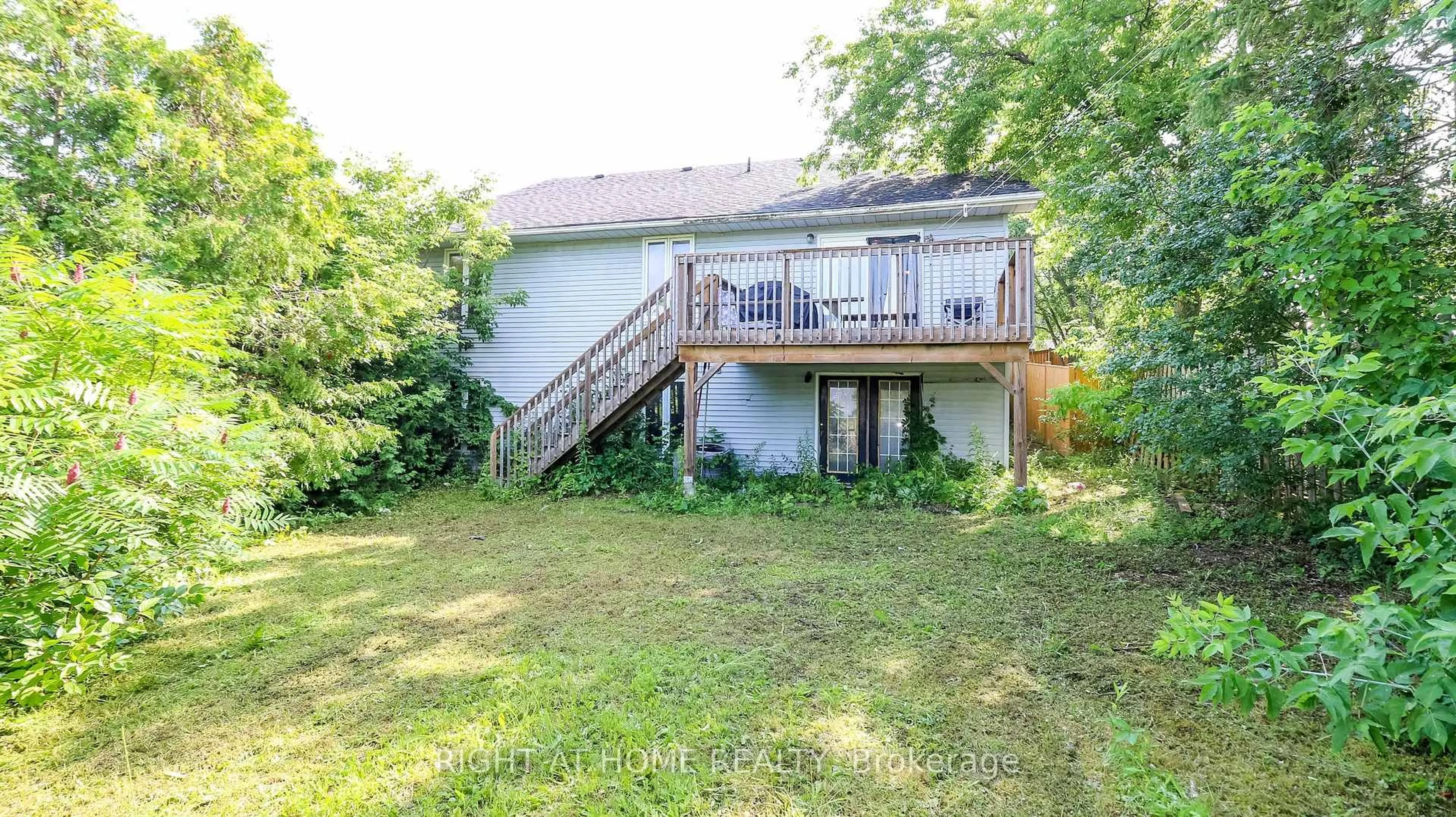 Patio, unknown for 4 Elizabeth St, Barrie Ontario L4N 6L8