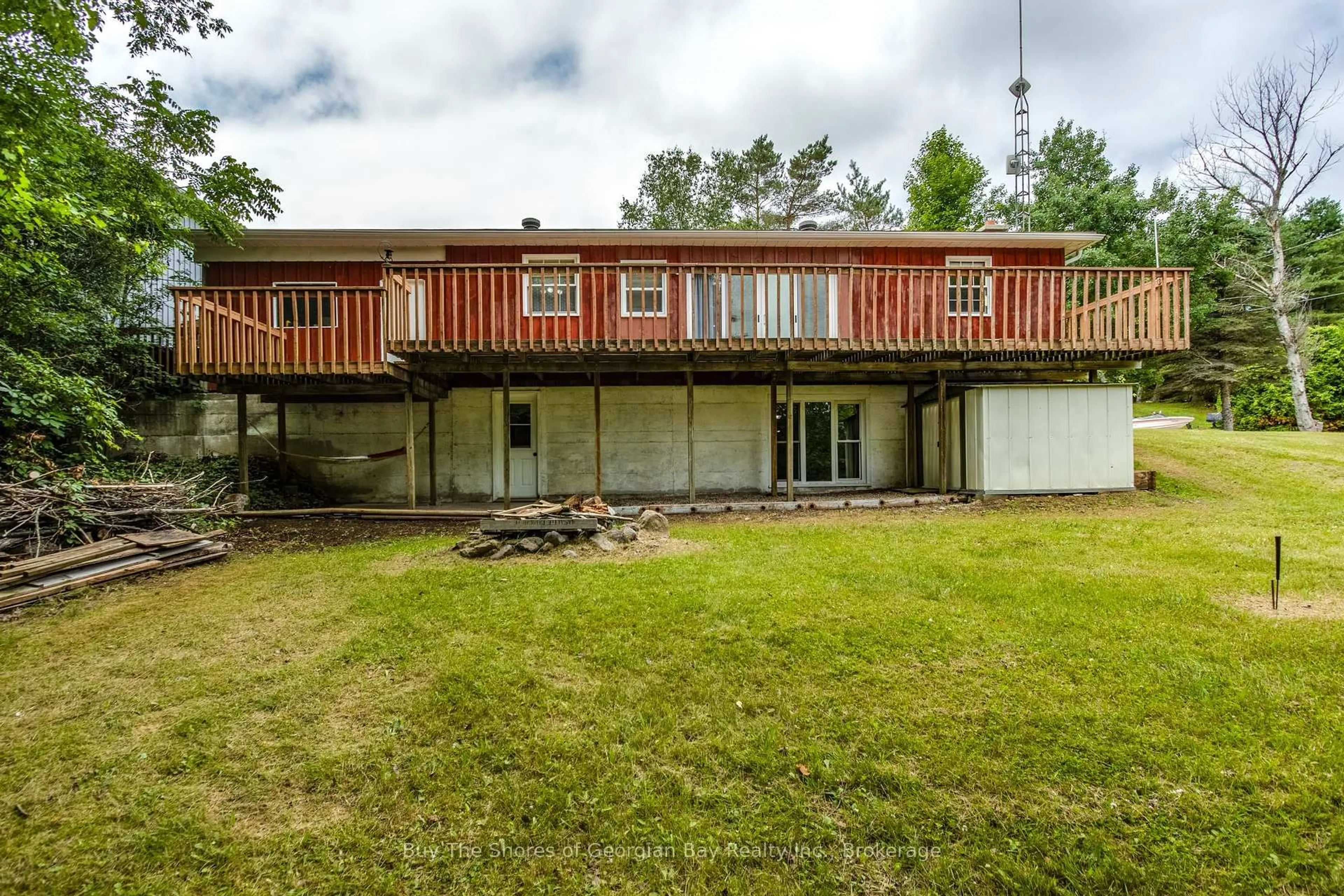 Patio, building for 40 Lepage Dr, Penetanguishene Ontario L9M 1R5
