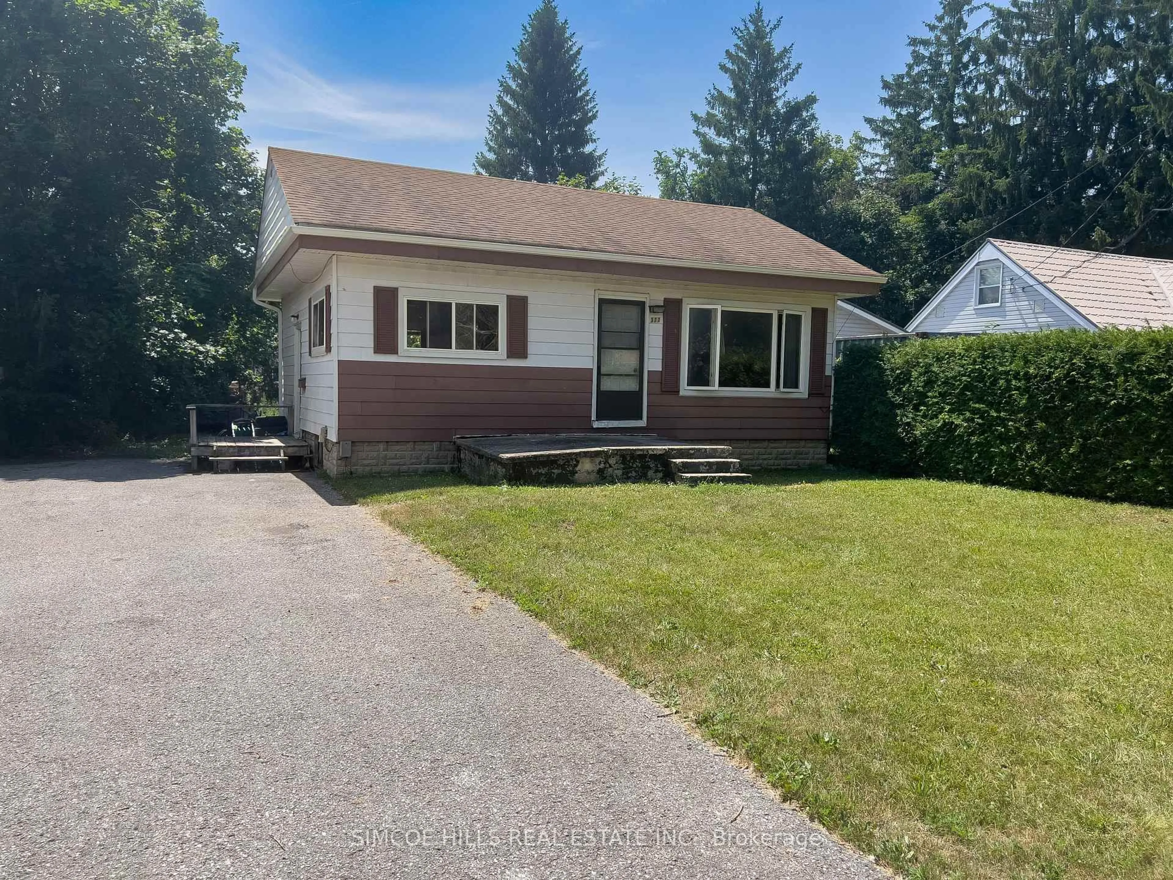 Home with vinyl exterior material, street for 377 Homewood Ave, Orillia Ontario L3V 3K9