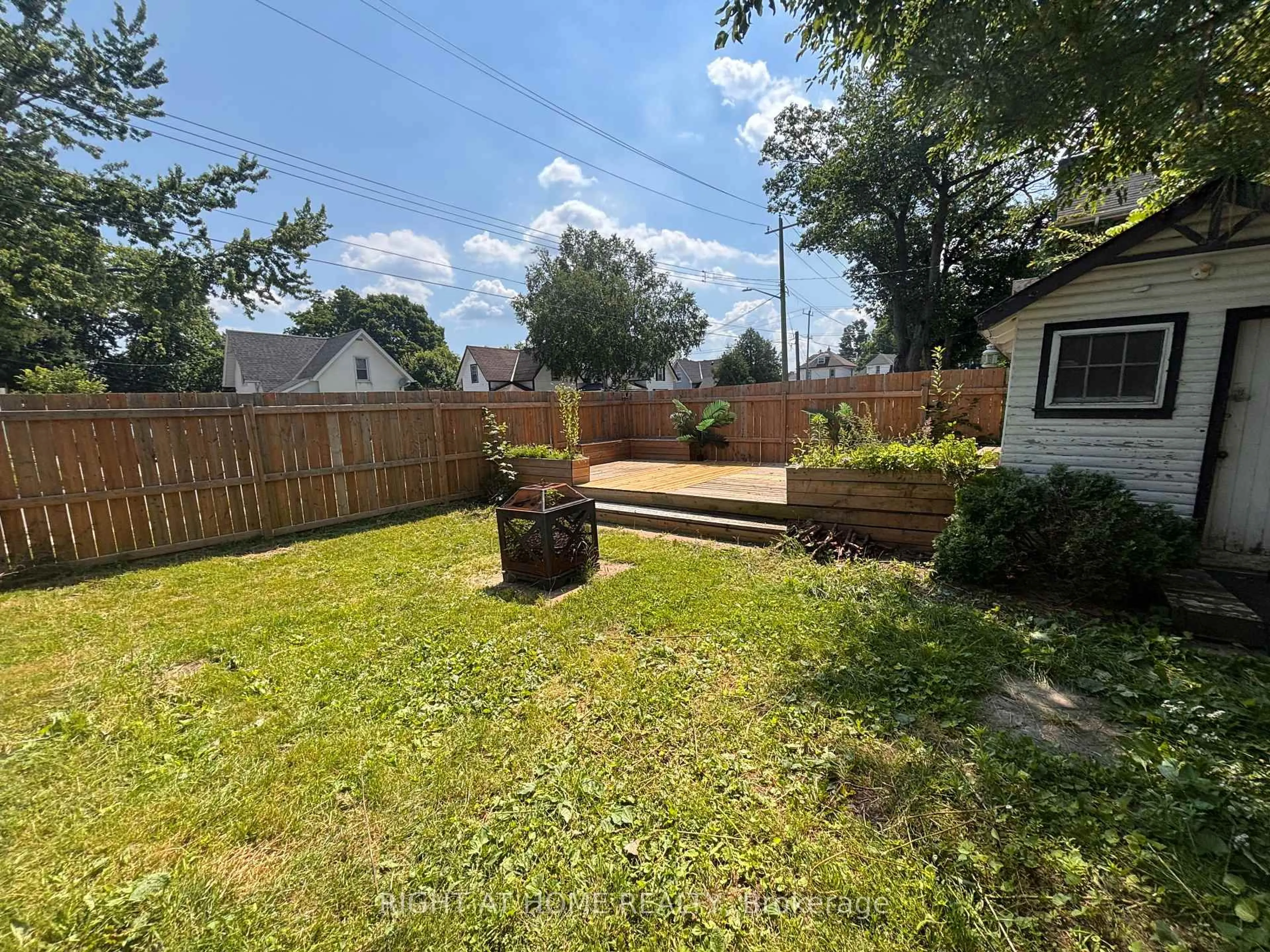 A pic from outside/outdoor area/front of a property/back of a property/a pic from drone, street for 365 Horrell Ave, Midland Ontario L4R 2A5