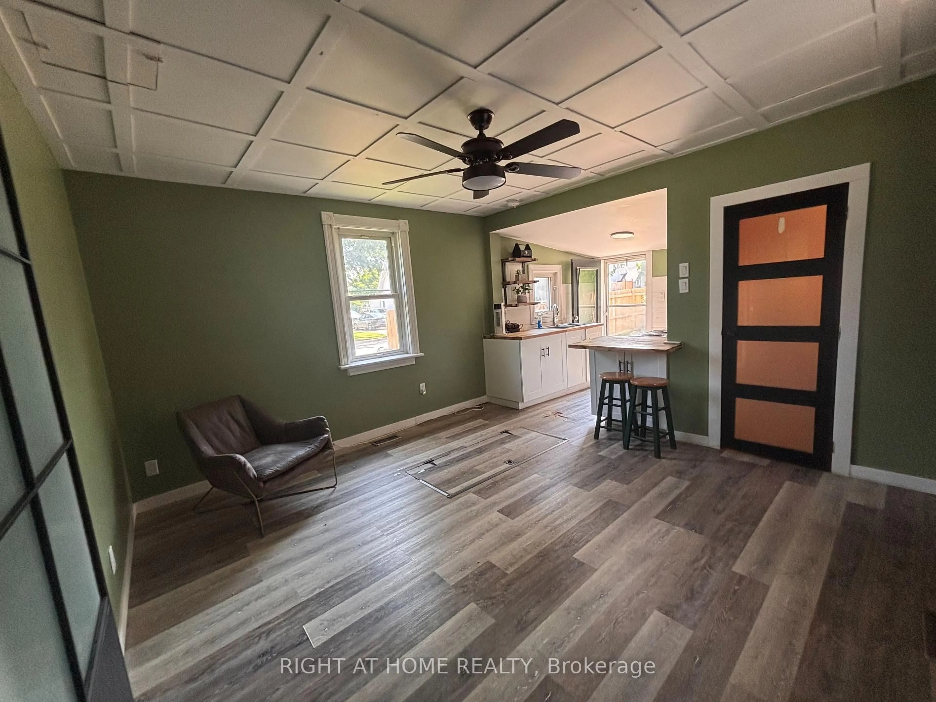 A pic of a room for 365 Horrell Ave, Midland Ontario L4R 2A5