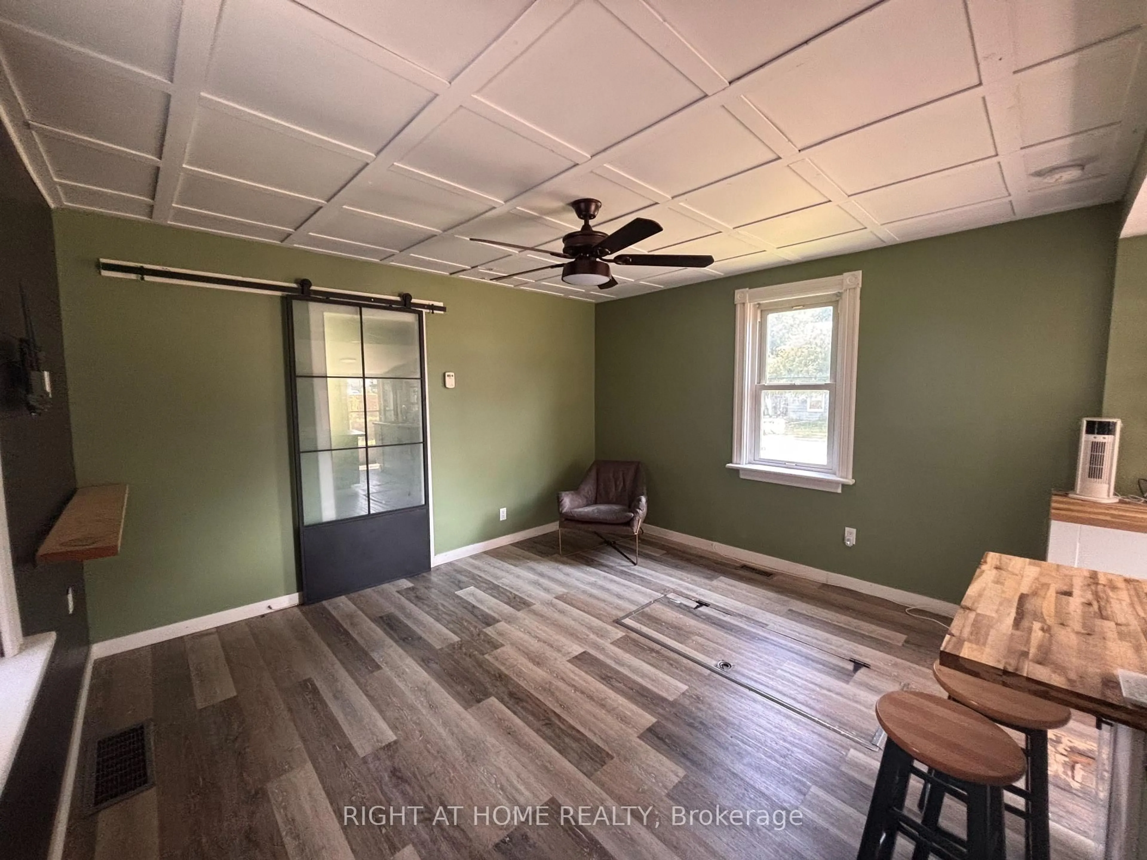A pic of a room for 365 Horrell Ave, Midland Ontario L4R 2A5