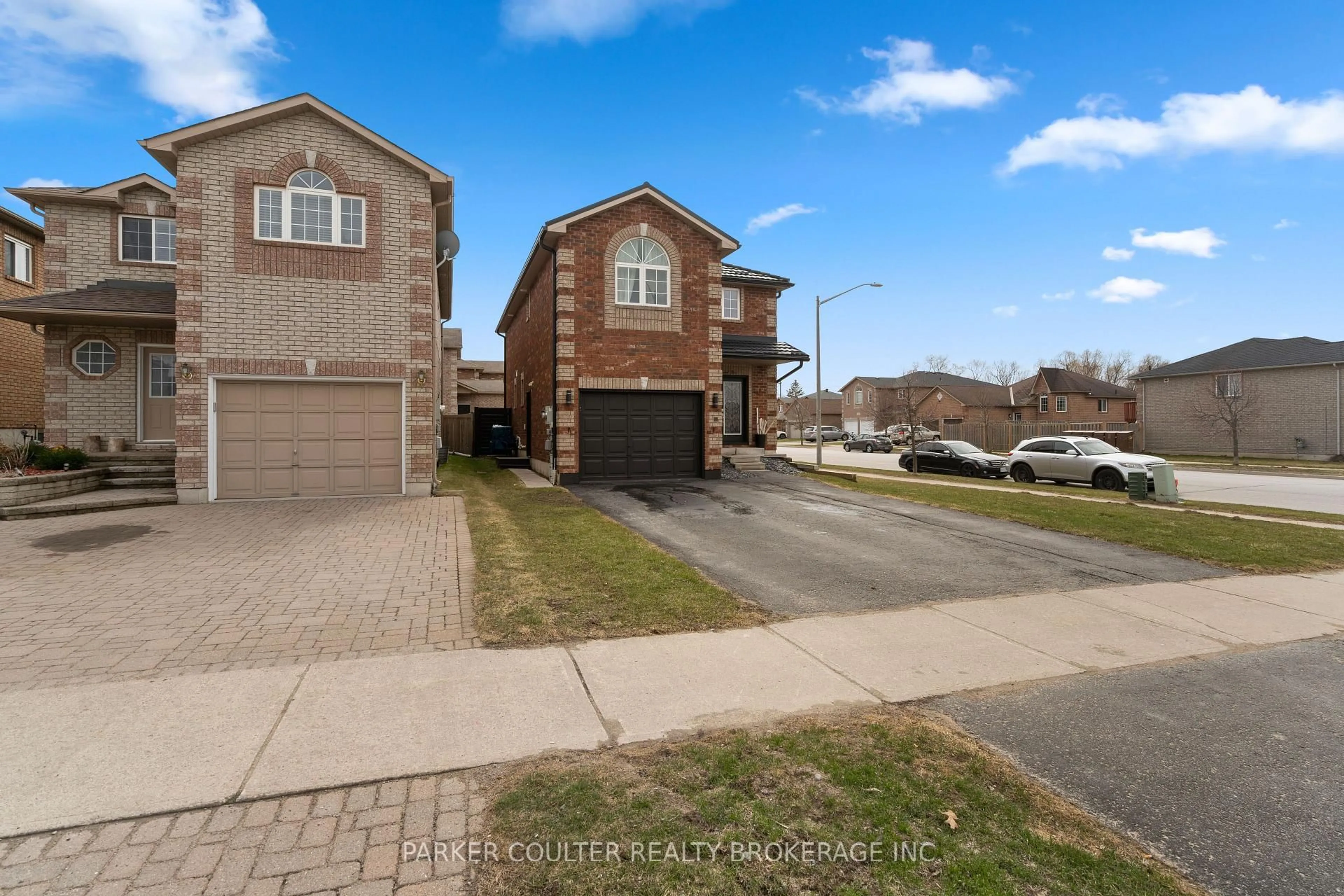 A pic from outside/outdoor area/front of a property/back of a property/a pic from drone, street for 1 Glenhill Dr, Barrie Ontario L4N 5X4