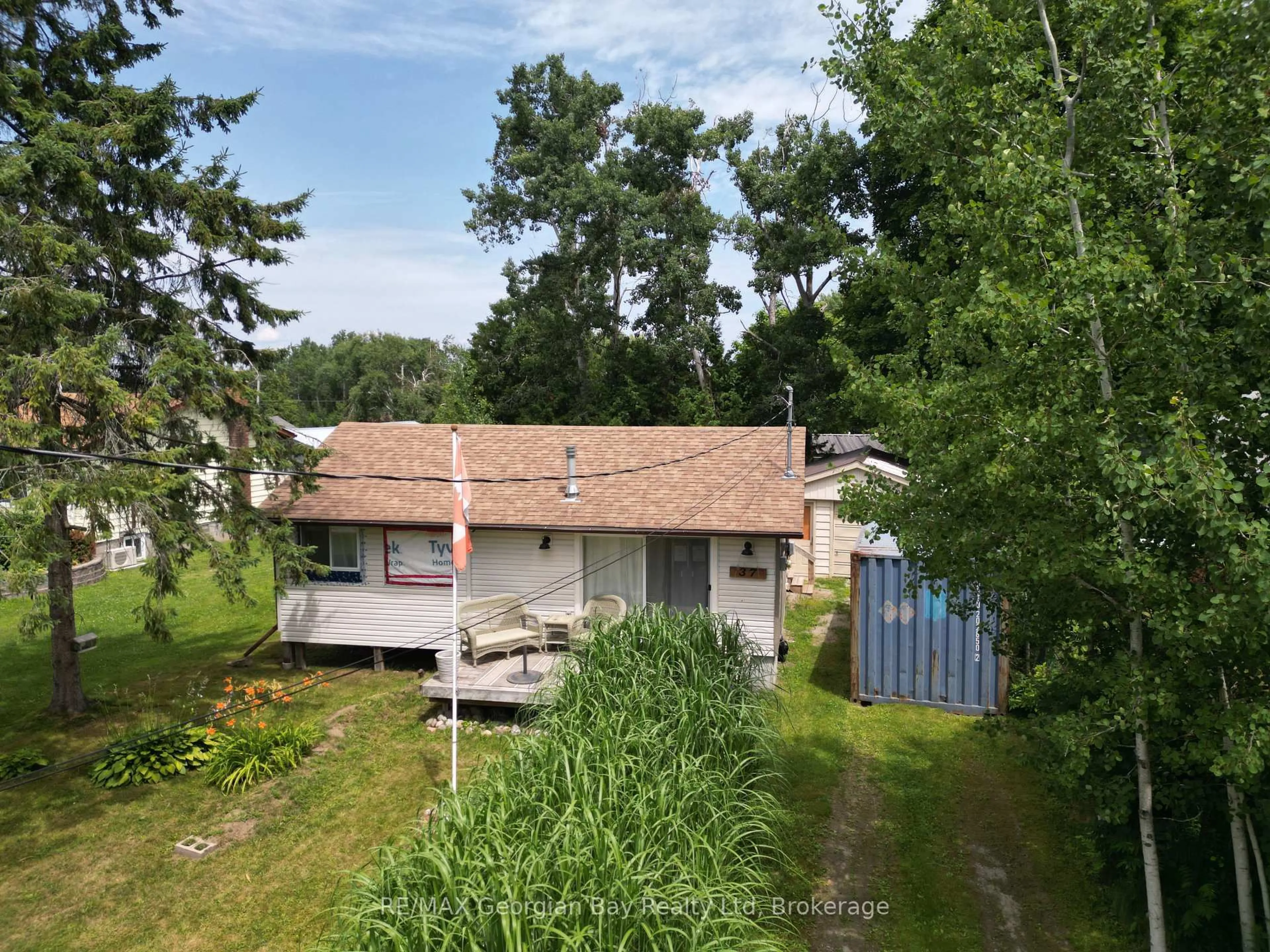 A pic from outside/outdoor area/front of a property/back of a property/a pic from drone, unknown for 37 Yeoger Dr, Tay Ontario L0K 1R0