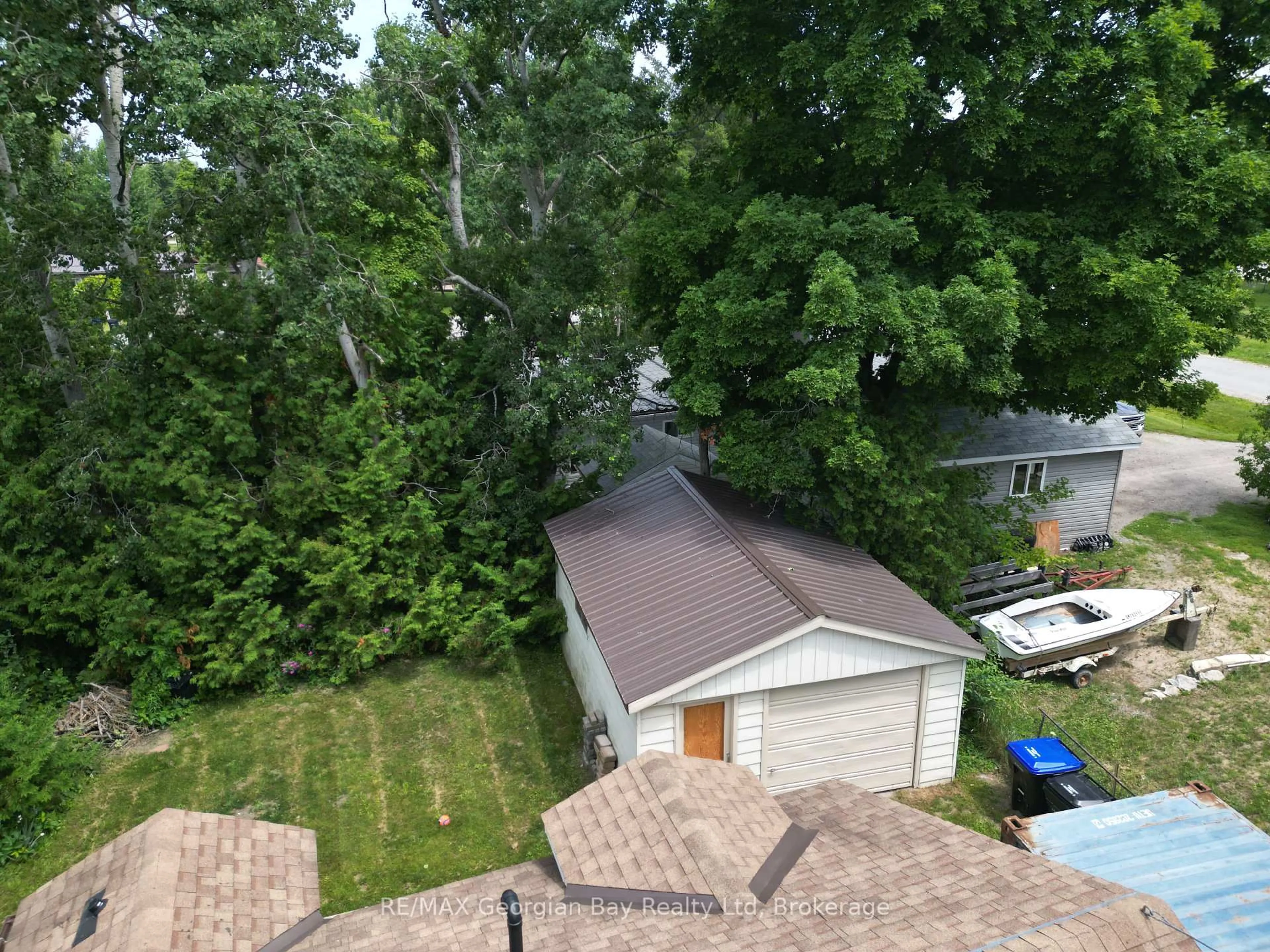 A pic from outside/outdoor area/front of a property/back of a property/a pic from drone, unknown for 37 Yeoger Dr, Tay Ontario L0K 1R0