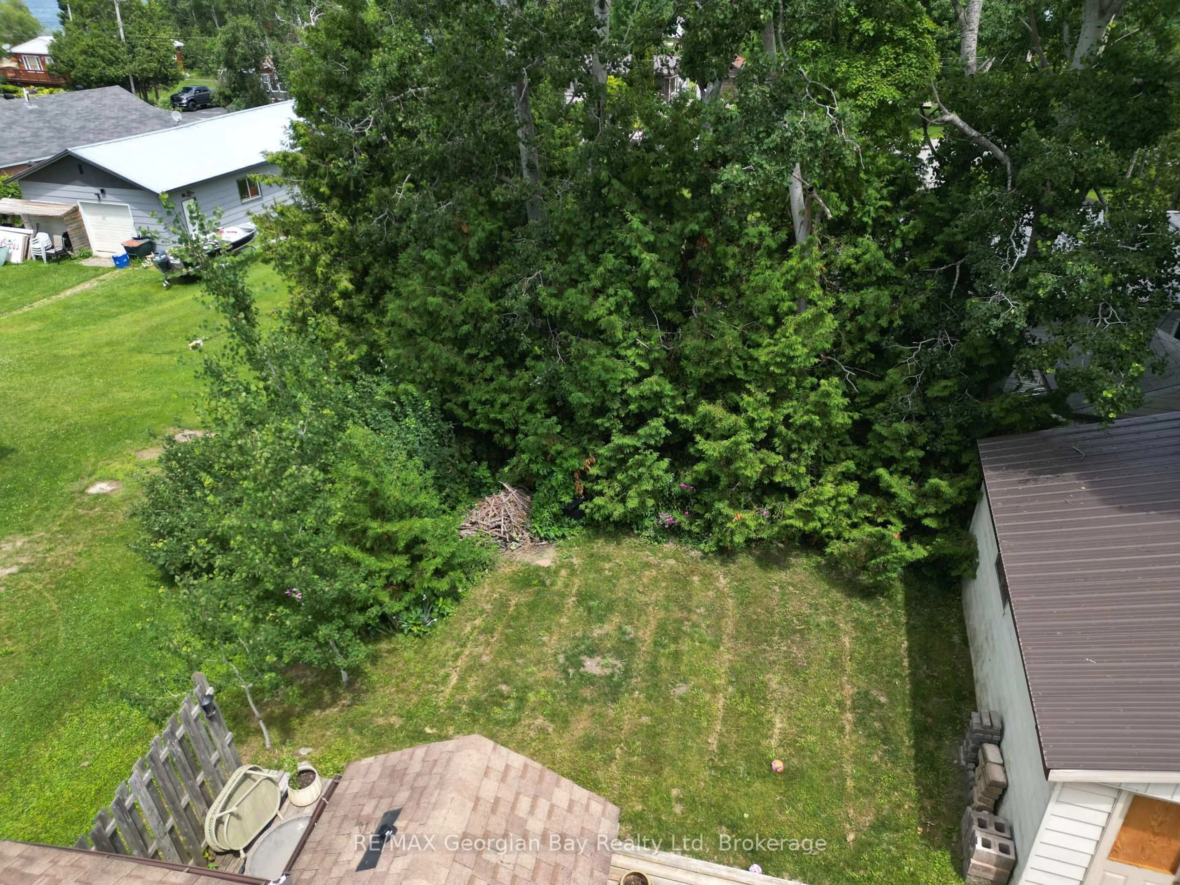 A pic from outside/outdoor area/front of a property/back of a property/a pic from drone, forest/trees view for 37 Yeoger Dr, Tay Ontario L0K 1R0