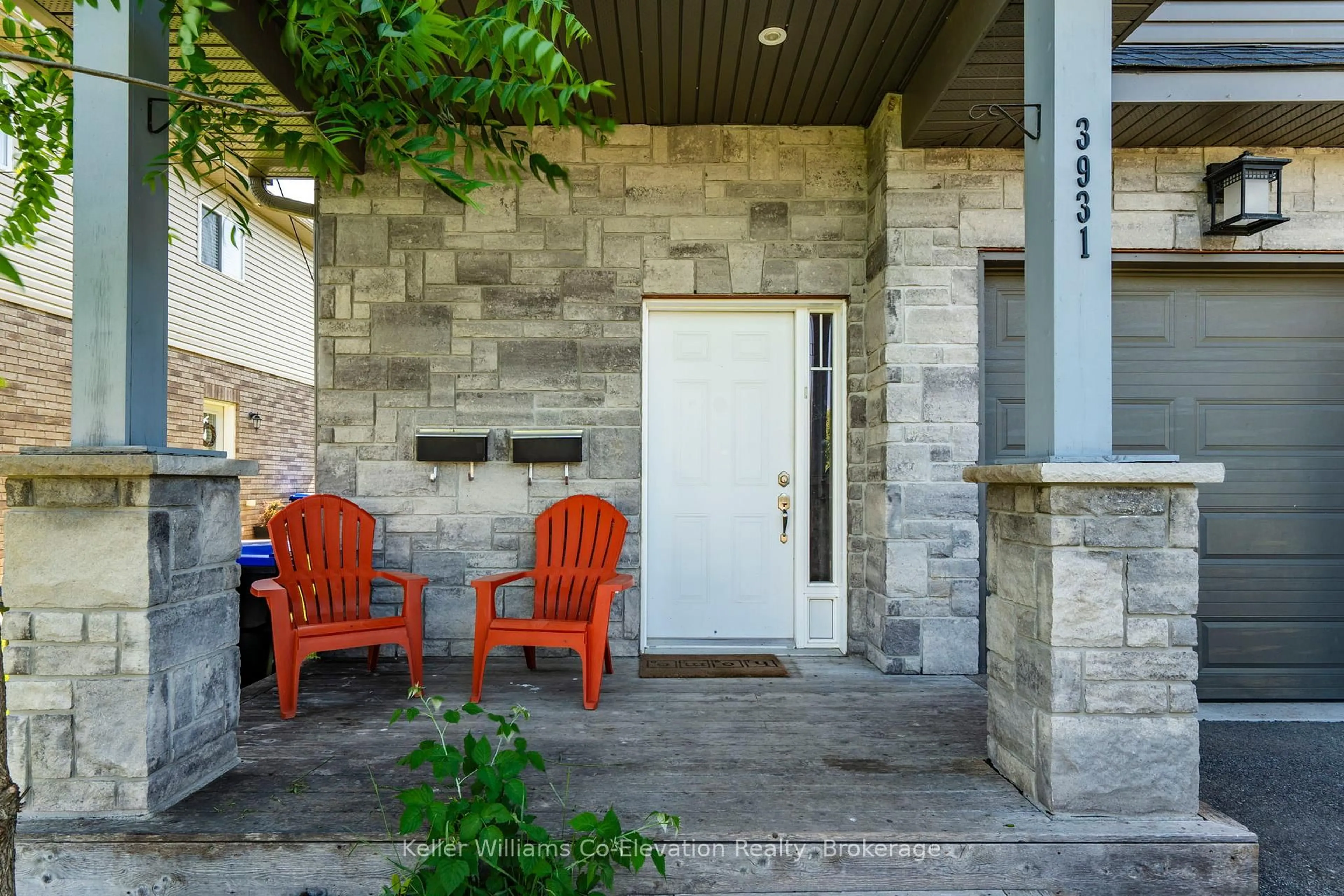 Patio, street for 3931 Wood Ave, Severn Ontario L3V 0T9