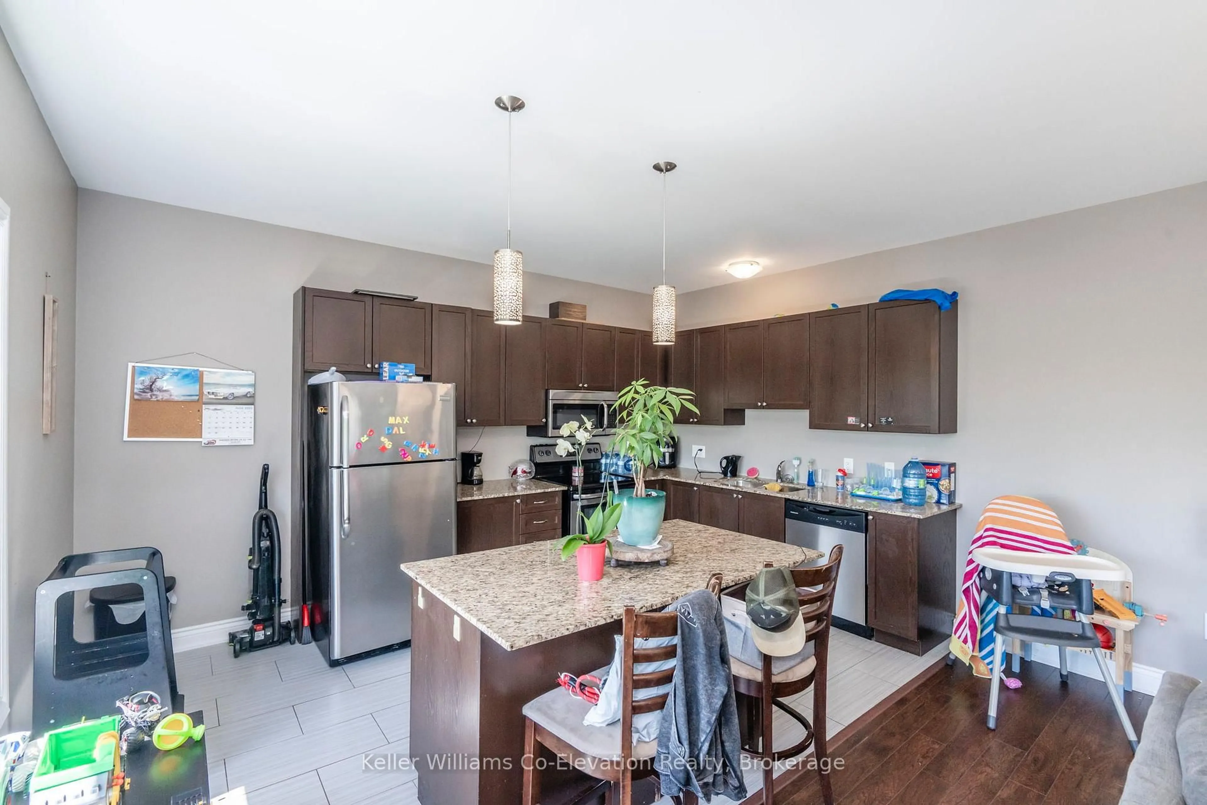 Open concept kitchen, unknown for 3931 Wood Ave, Severn Ontario L3V 0T9