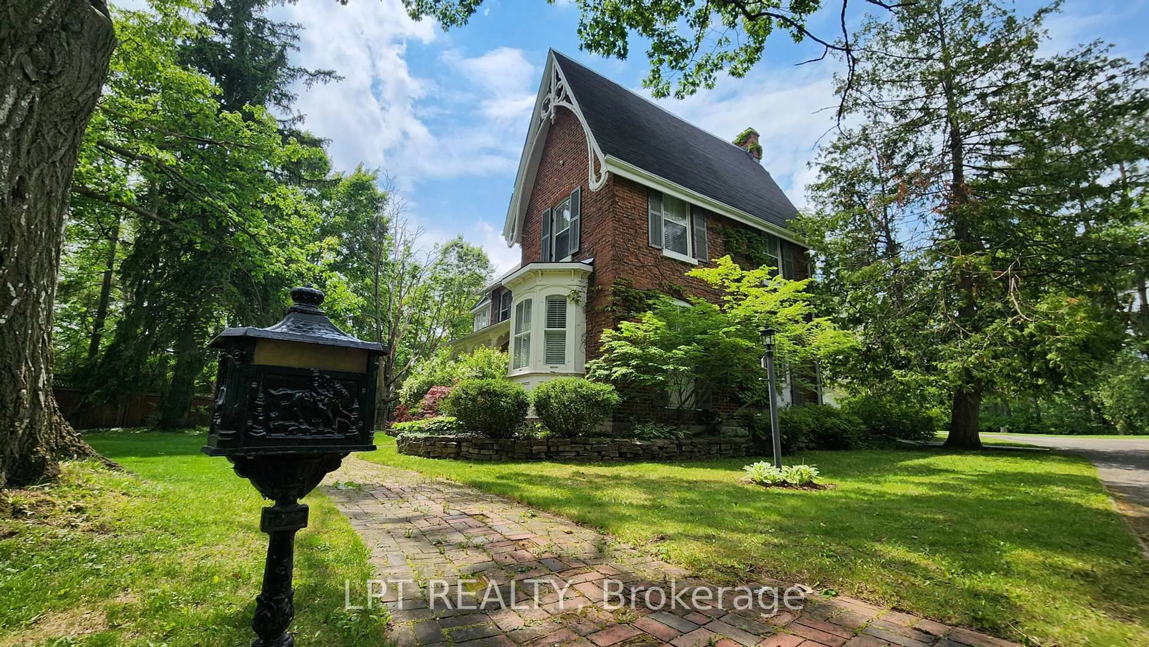Home with brick exterior material, street for 126 Letitia St, Barrie Ontario L4N 1P5