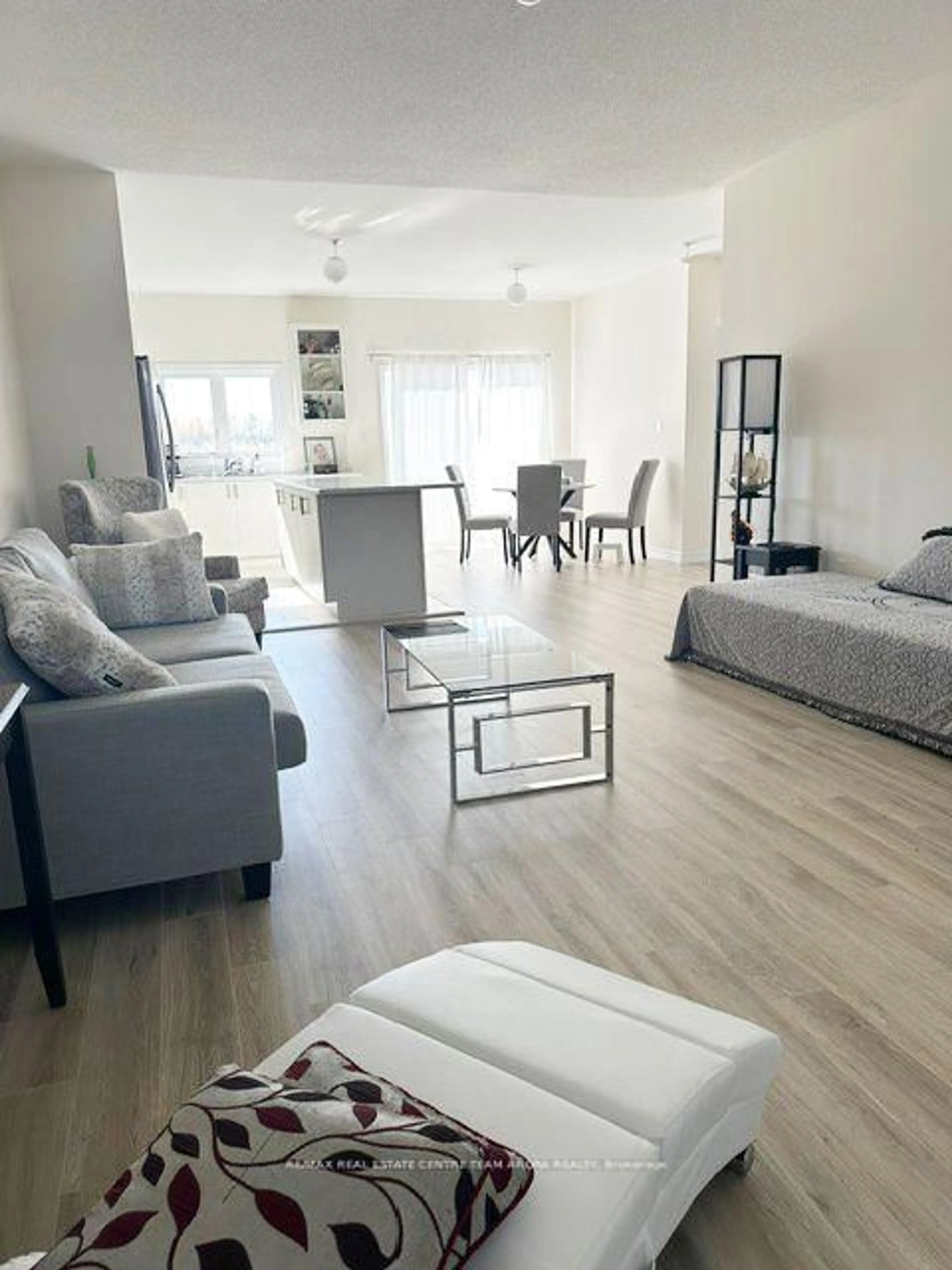 Living room with furniture, unknown for 27 Bianca Cres, Wasaga Beach Ontario L9Z 0H6