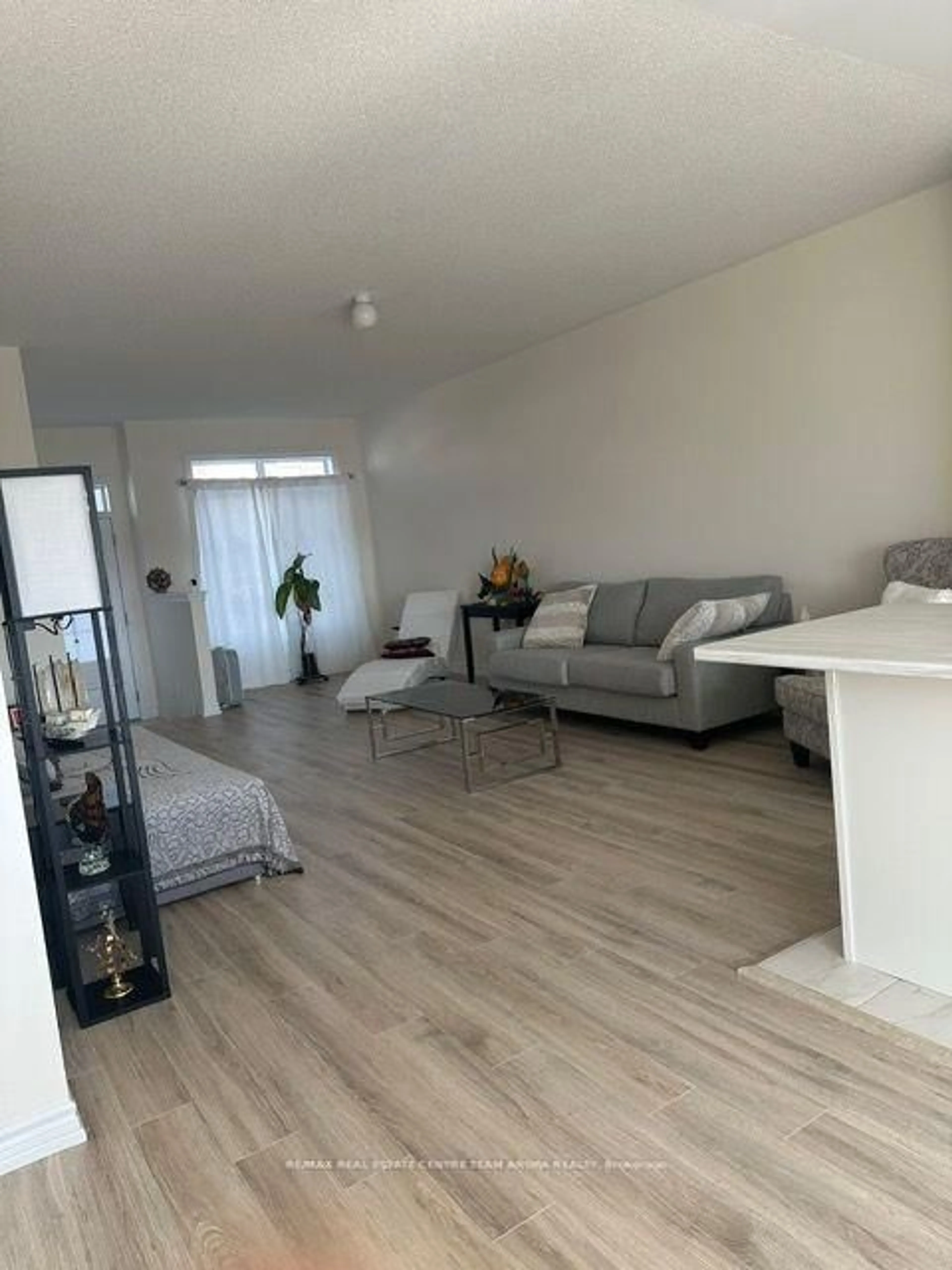 Living room with furniture, unknown for 27 Bianca Cres, Wasaga Beach Ontario L9Z 0H6