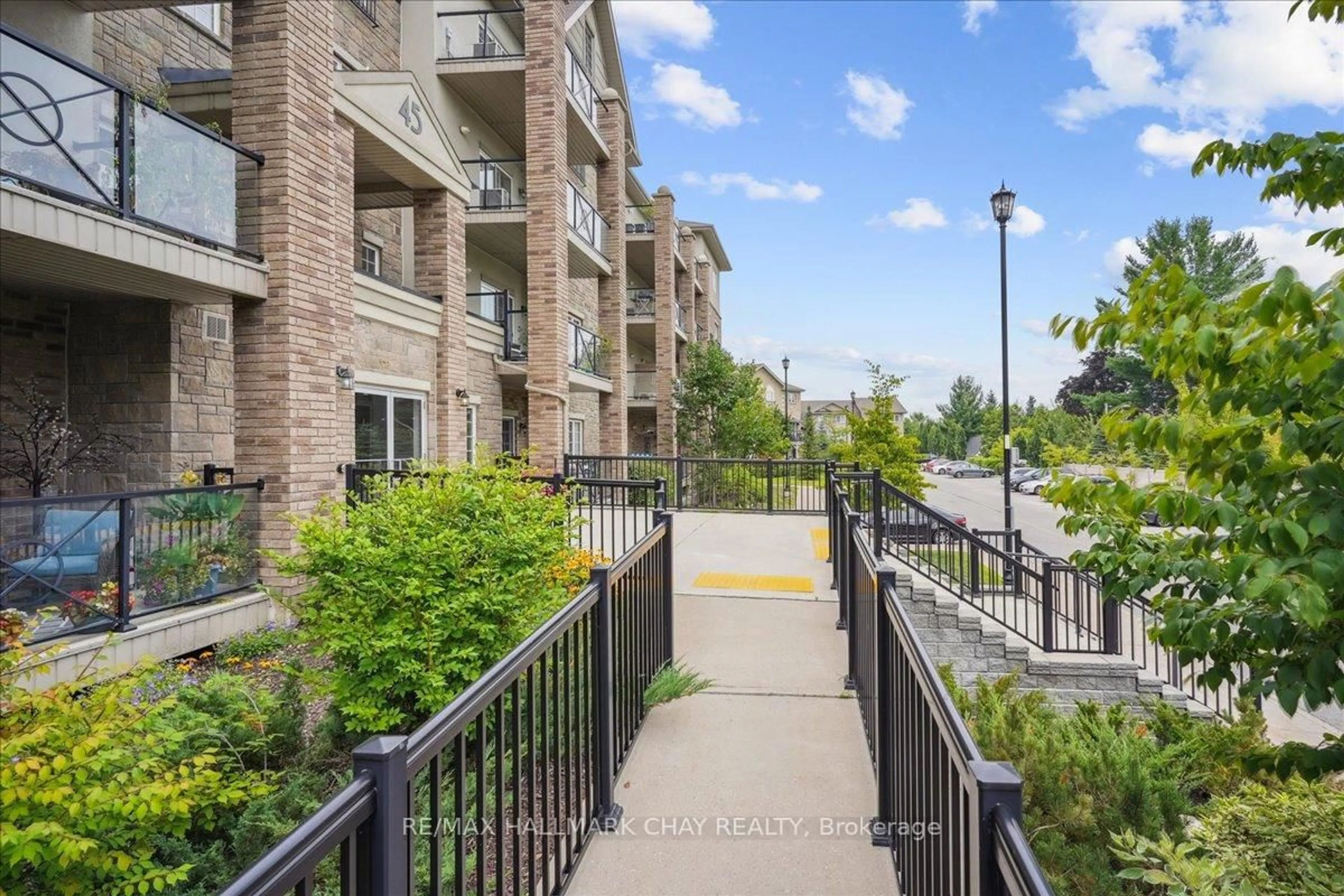 Patio, street for 45 Ferndale Dr #408, Barrie Ontario L4N 5W7