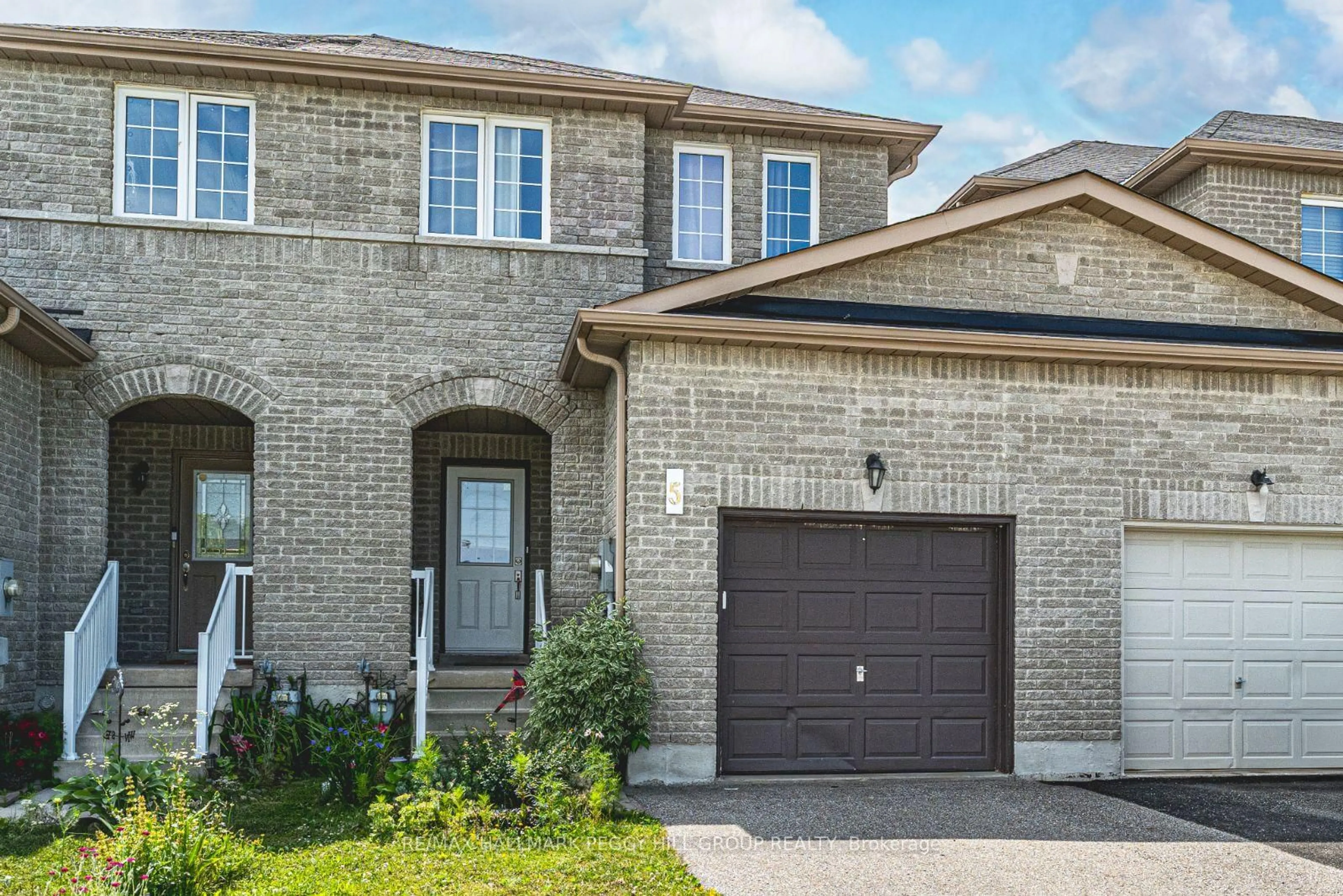 Home with brick exterior material, street for 5 Arch Brown Crt, Barrie Ontario L4M 0C6
